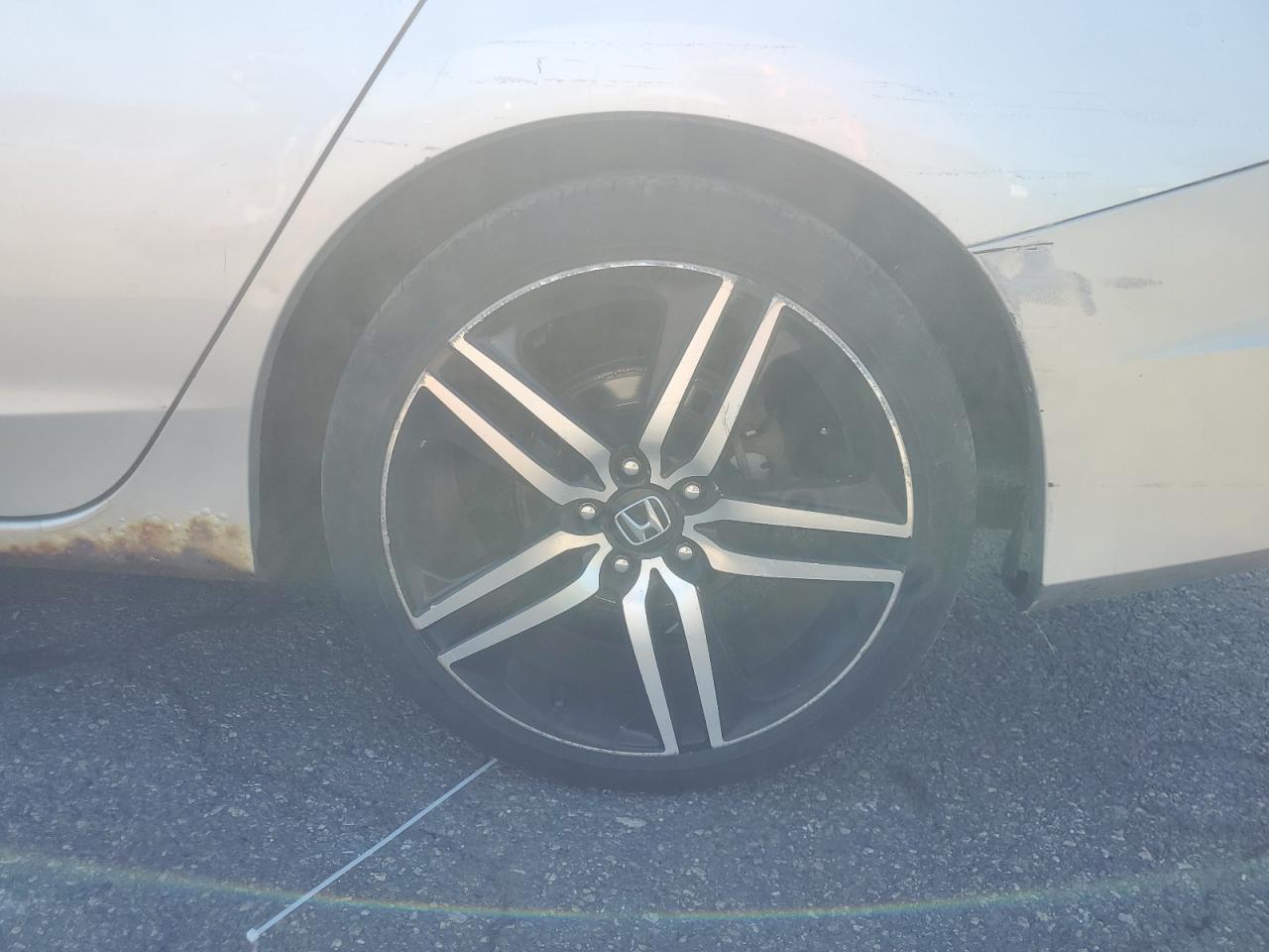 2013 Honda Accord Exl Серебряный vin: 1HGCR3F88DA010617 Damage: Left Rear Wheel, Curb Rash, > 12 Inches