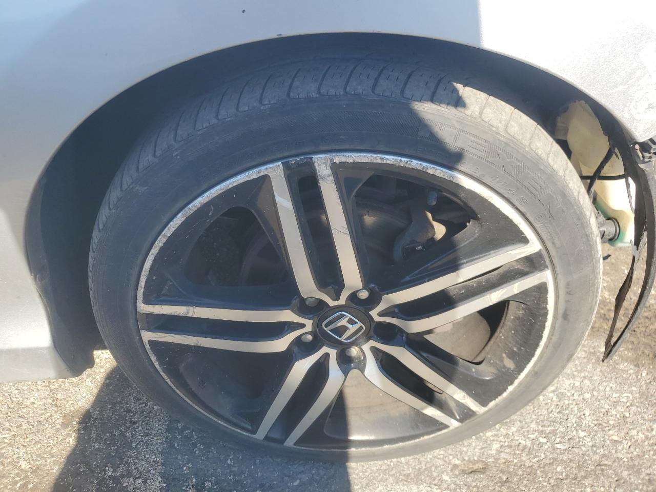 2013 Honda Accord Exl Серебряный vin: 1HGCR3F88DA010617 Damage: Right Front Wheel, Curb Rash, > 12 Inches
