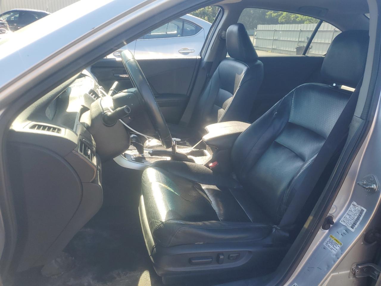 2013 Honda Accord Exl Серебряный vin: 1HGCR3F88DA010617 Damage: Left Front Seat Cushion, Worn, Replacement Required