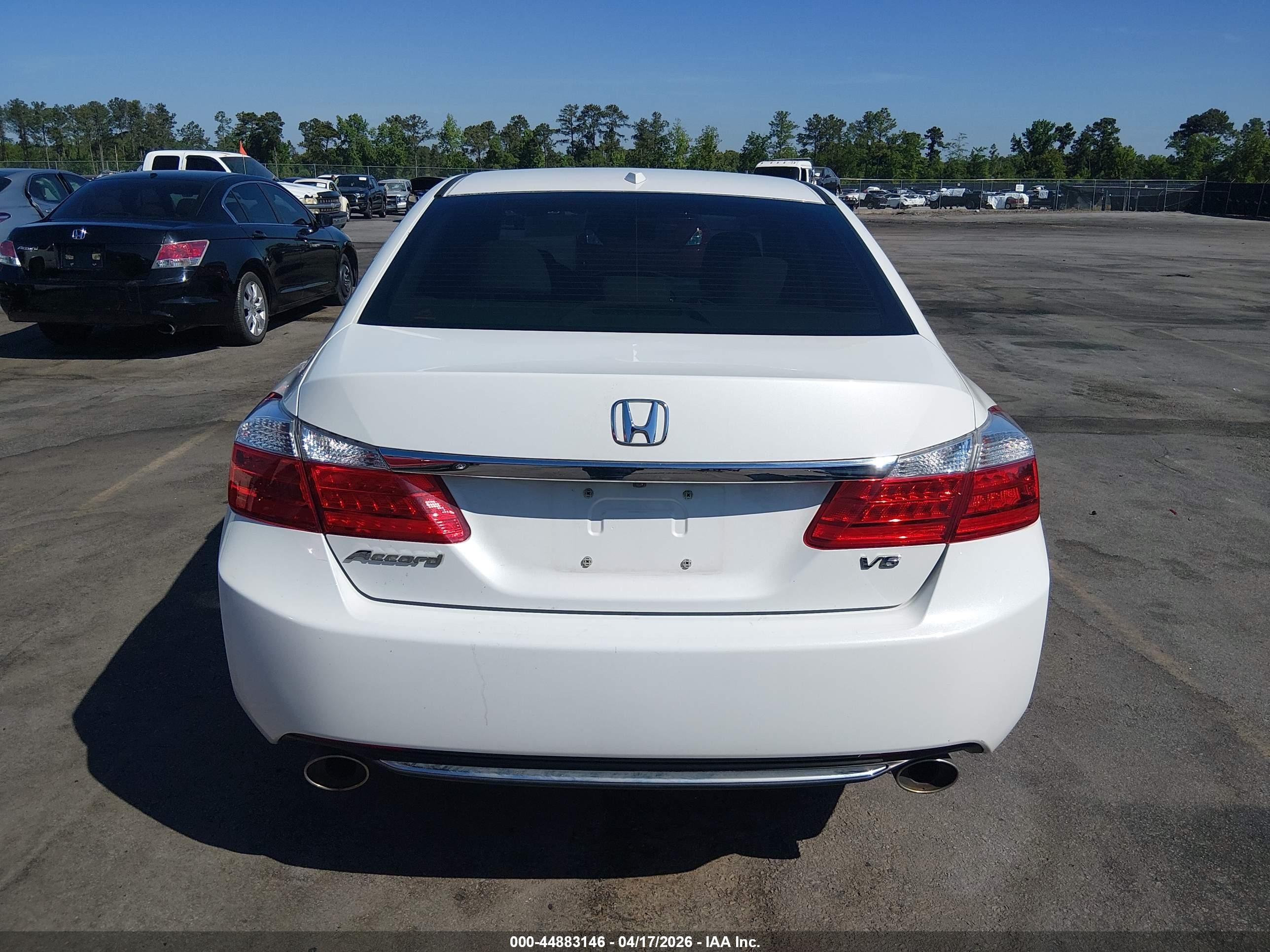 2015 Honda Accord Ex-l V-6 White vin: 1HGCR3F88FA003251