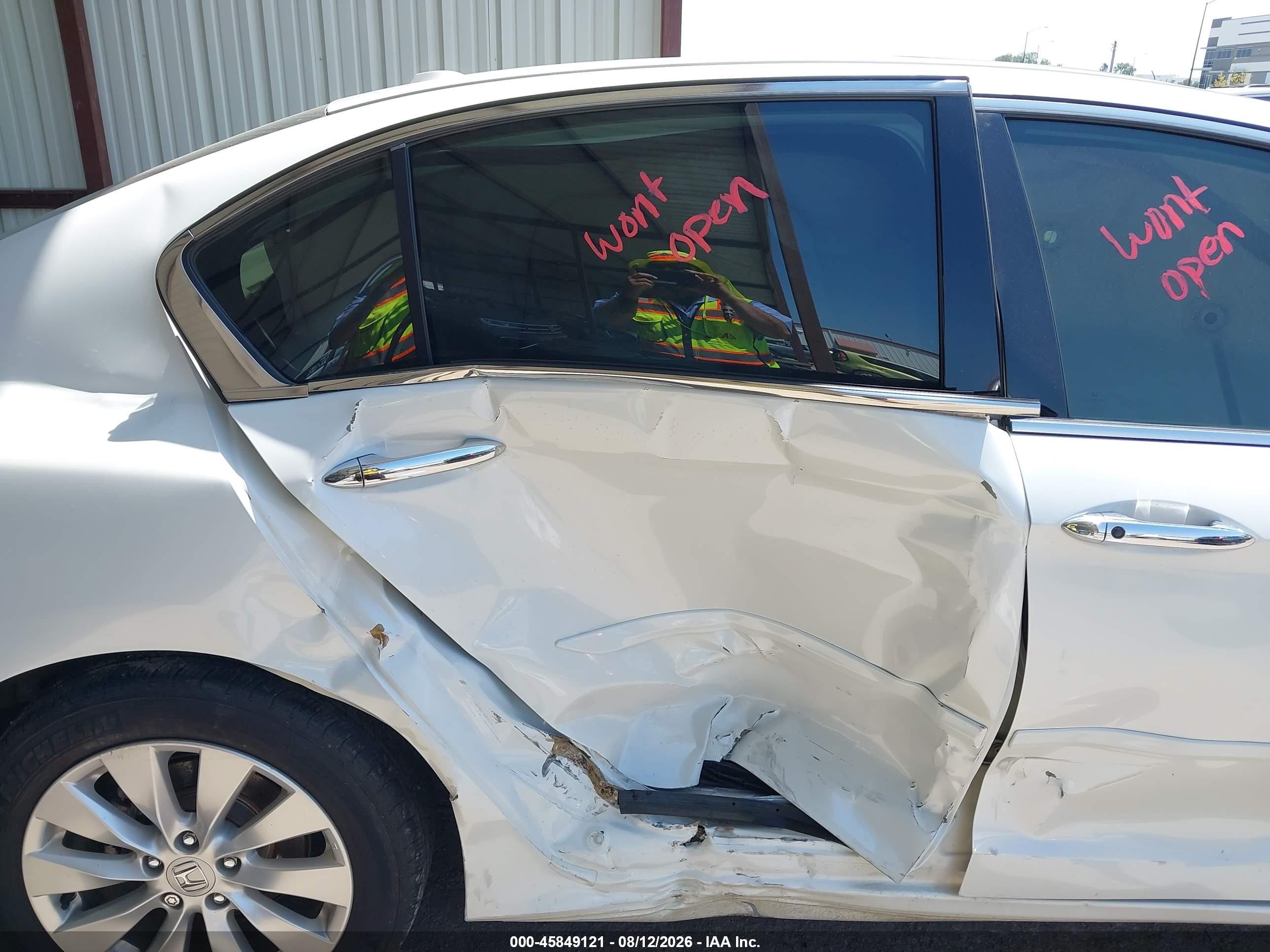 2013 Honda Accord Ex-l V-6 White vin: 1HGCR3F89DA001117