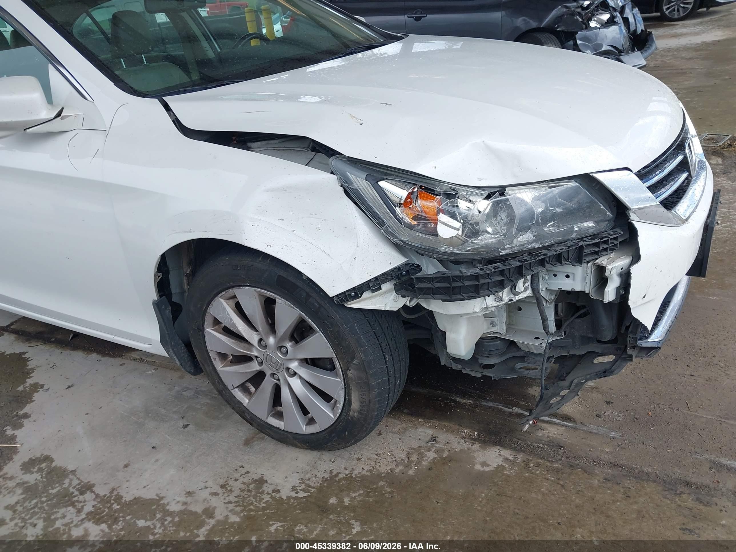 2013 Honda Accord Ex-l V-6 White vin: 1HGCR3F8XDA019190