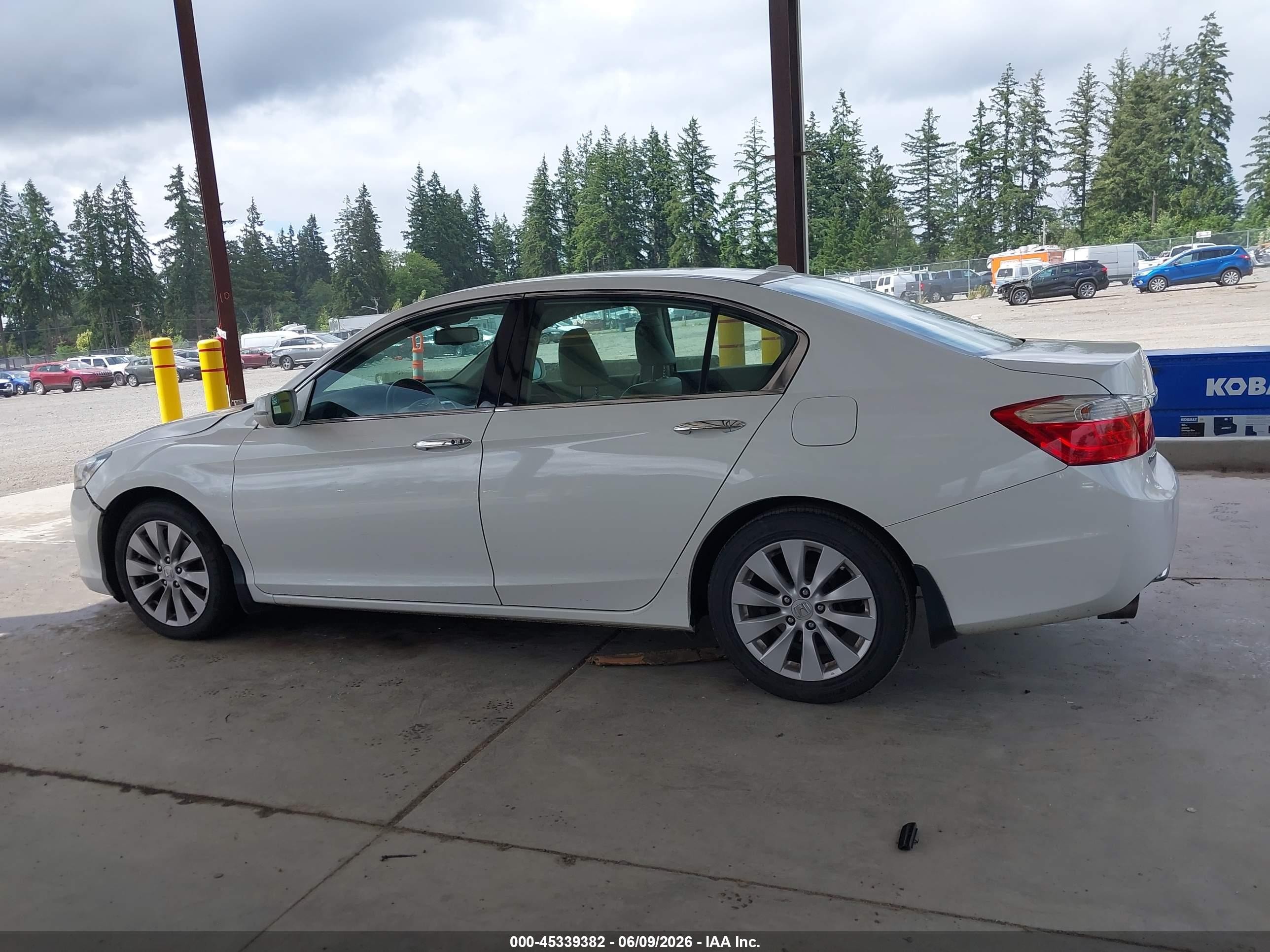 2013 Honda Accord Ex-l V-6 White vin: 1HGCR3F8XDA019190