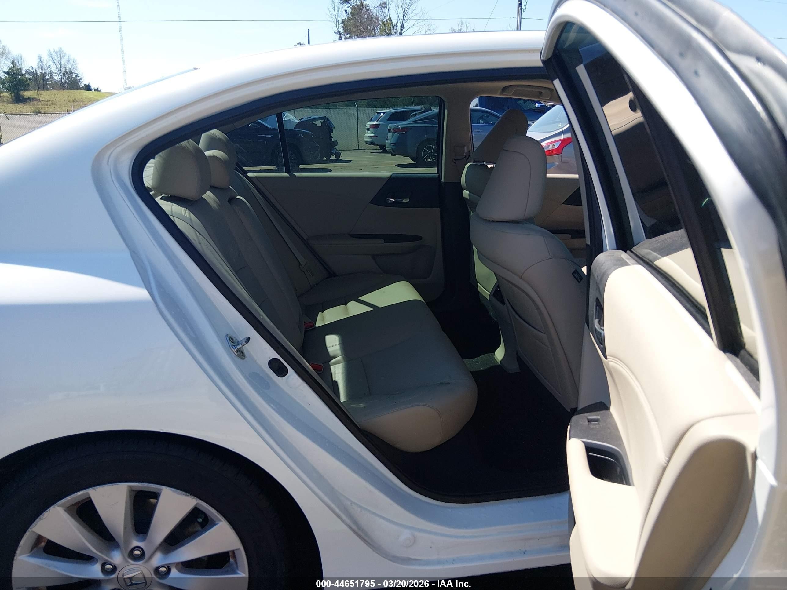 2013 Honda Accord Ex-l V-6 White vin: 1HGCR3F8XDA025460