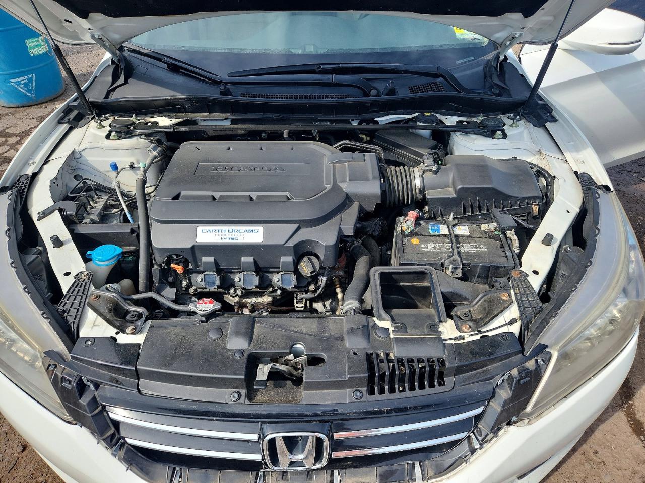 2015 Honda Accord Touring White vin: 1HGCR3F91FA013547