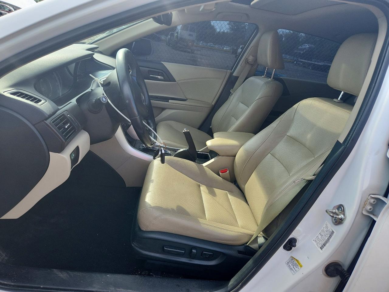 2015 Honda Accord Touring White vin: 1HGCR3F91FA013547