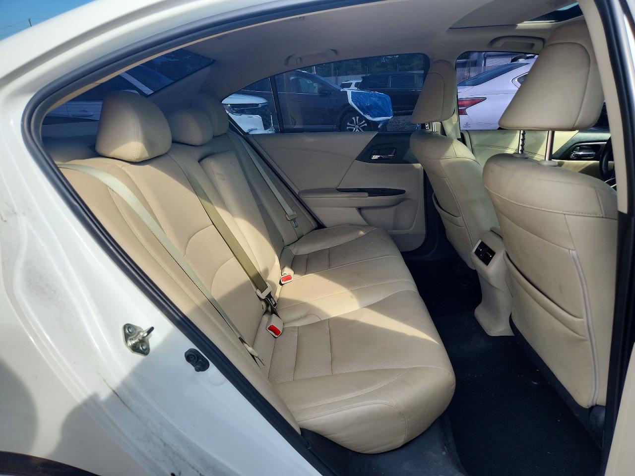 2015 Honda Accord Touring White vin: 1HGCR3F91FA013547