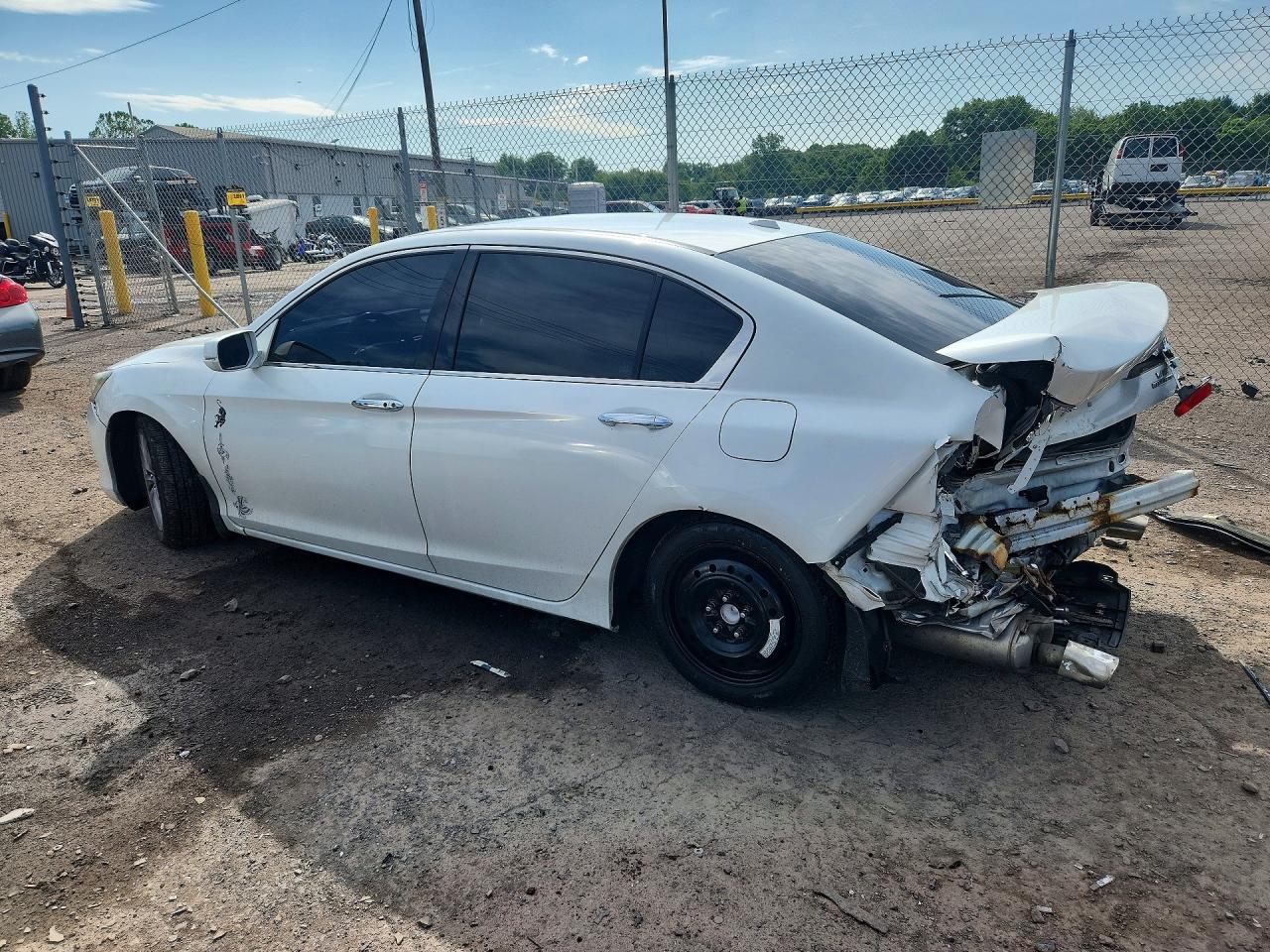 2015 Honda Accord Touring White vin: 1HGCR3F91FA013547