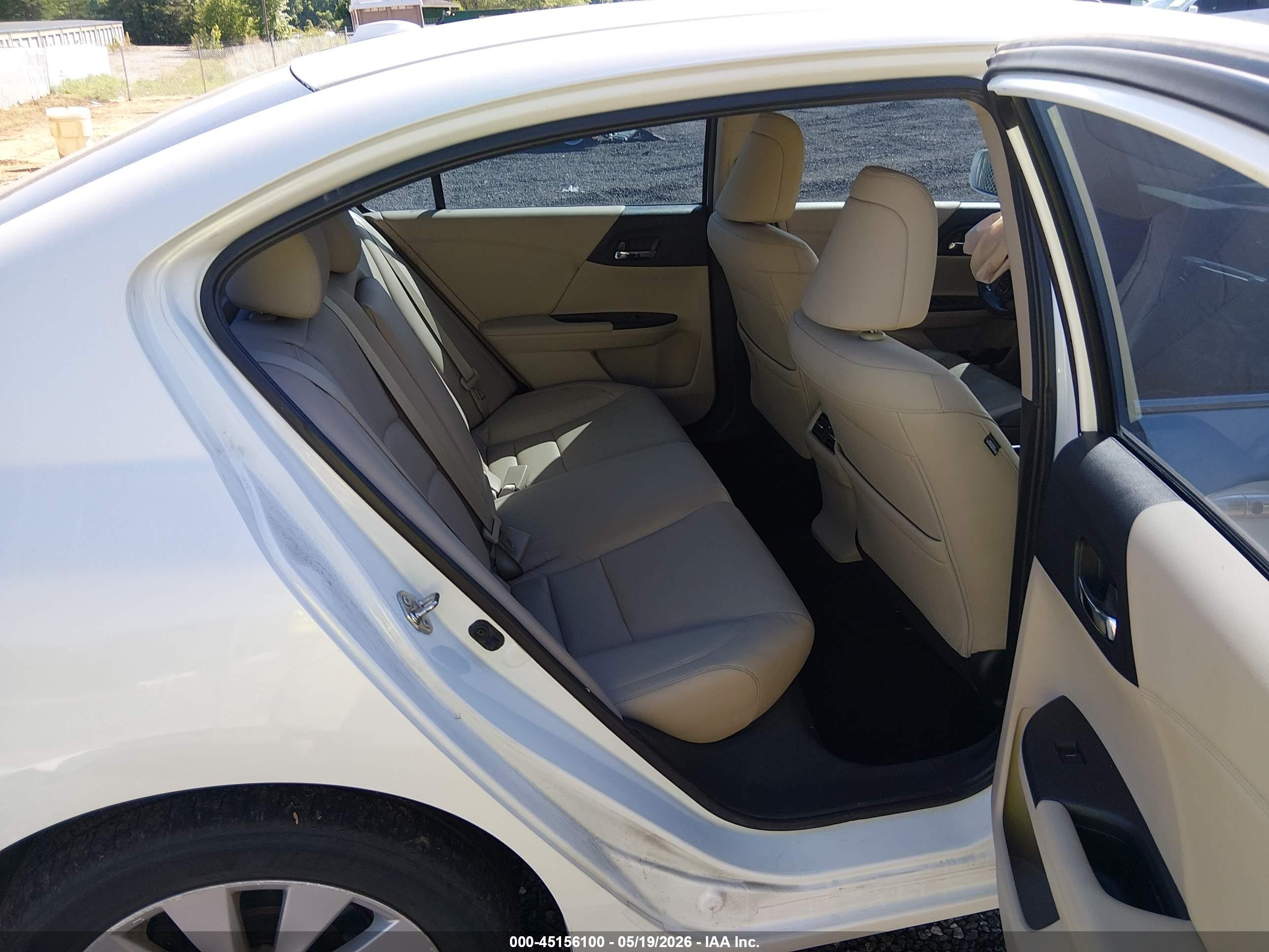 2015 Honda Accord Touring White vin: 1HGCR3F92FA025237