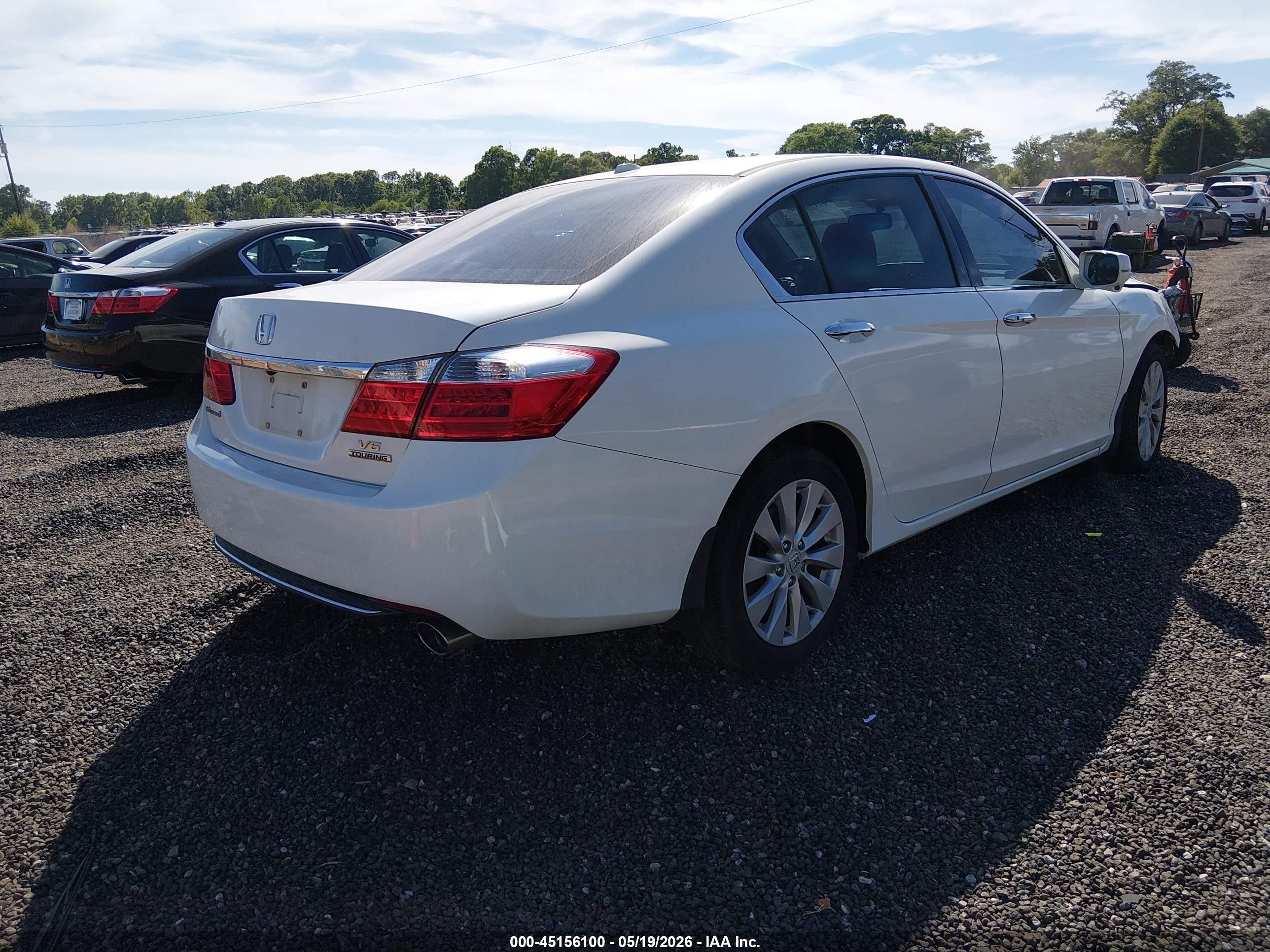 2015 Honda Accord Touring White vin: 1HGCR3F92FA025237