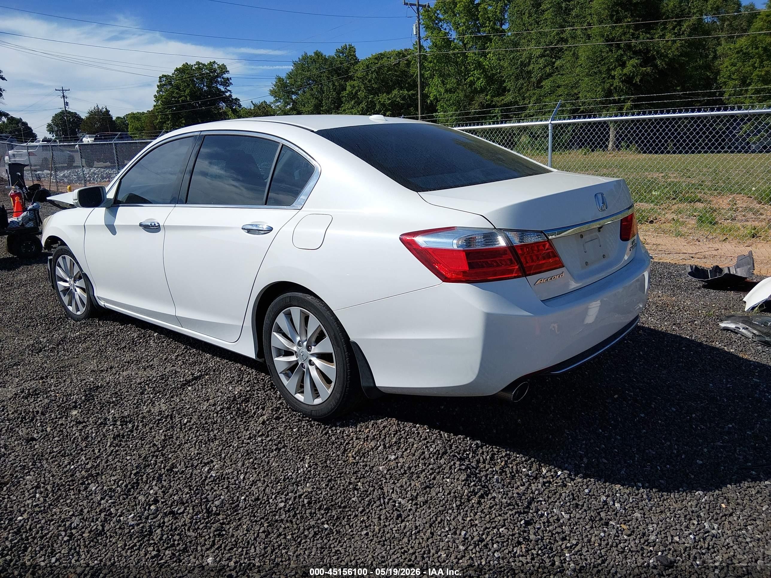 2015 Honda Accord Touring White vin: 1HGCR3F92FA025237