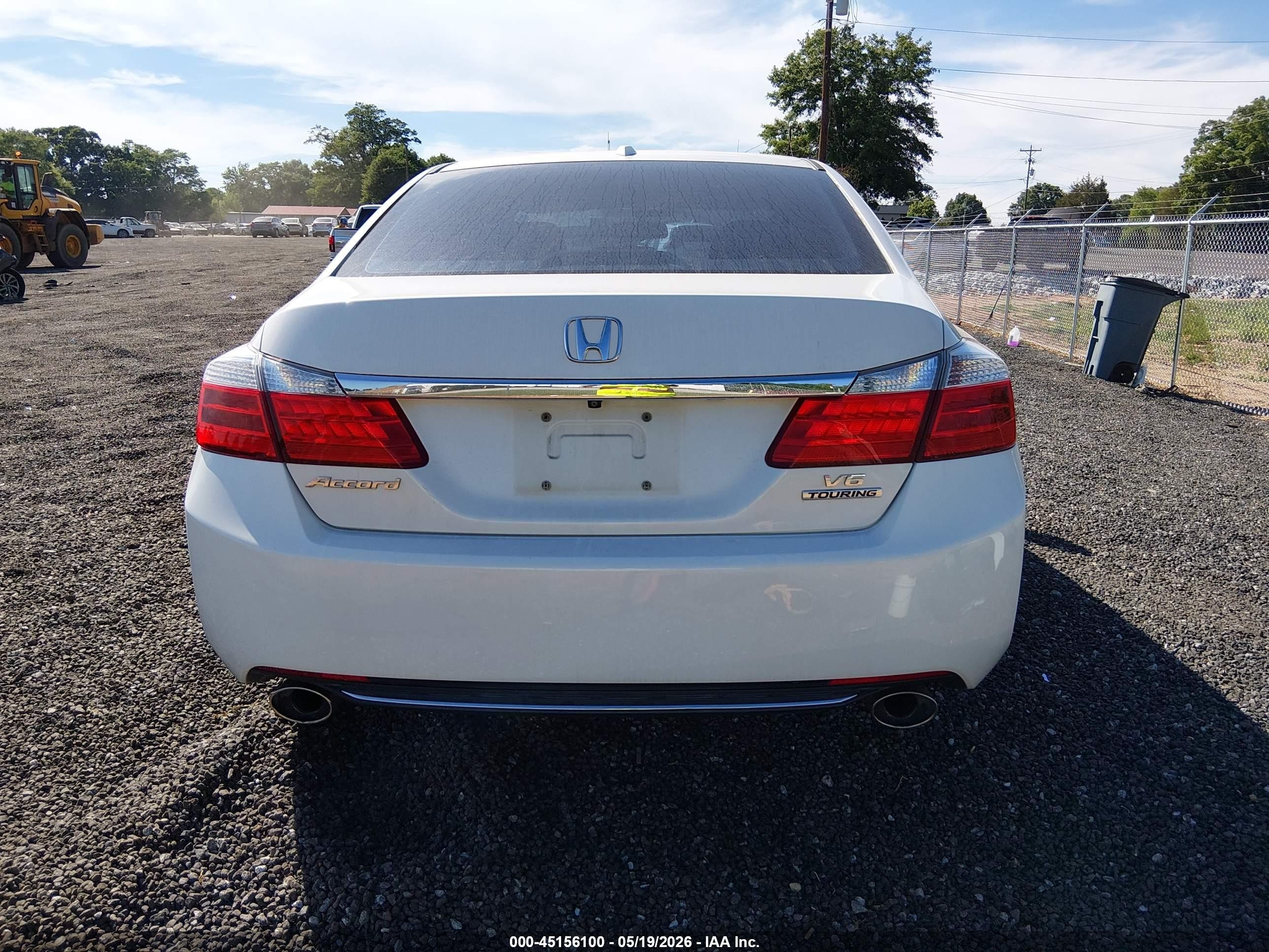 2015 Honda Accord Touring White vin: 1HGCR3F92FA025237