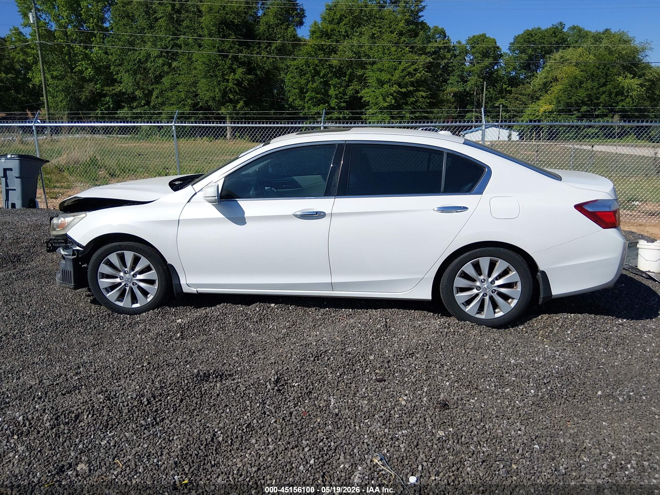 2015 Honda Accord Touring White vin: 1HGCR3F92FA025237