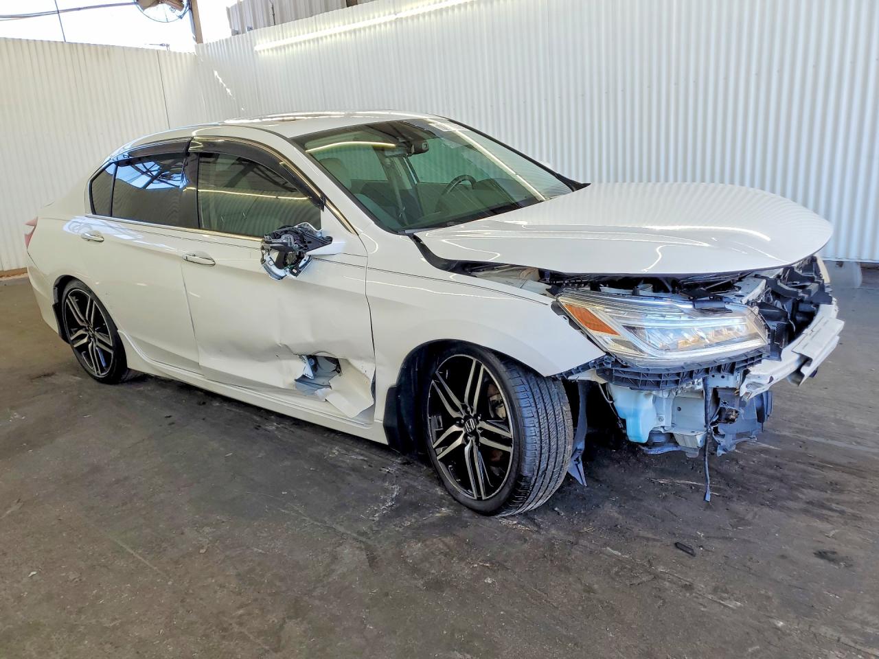 2016 Honda Accord Touring White vin: 1HGCR3F92GA015082