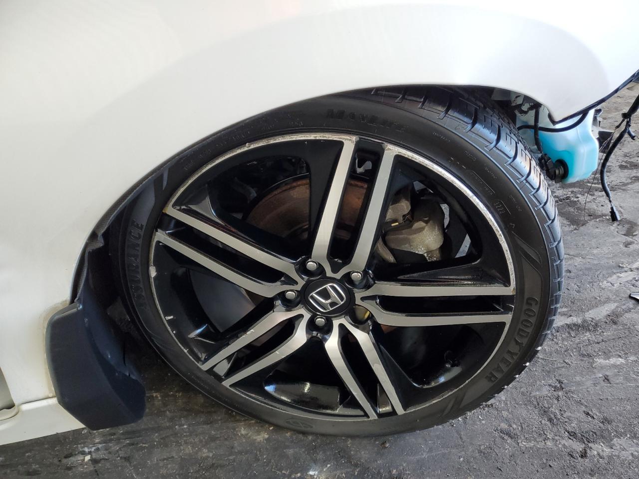 2016 Honda Accord Touring White vin: 1HGCR3F92GA015082 Damage: Right Front Wheel, Curb Rash, > 12 Inches