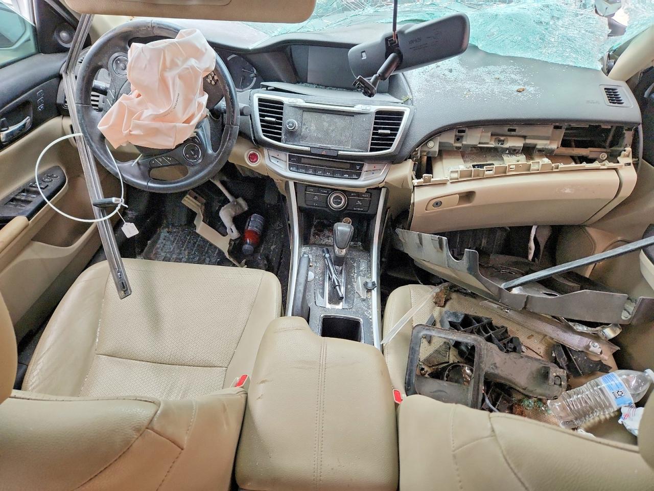 2013 Honda Accord Touring White vin: 1HGCR3F93DA040827