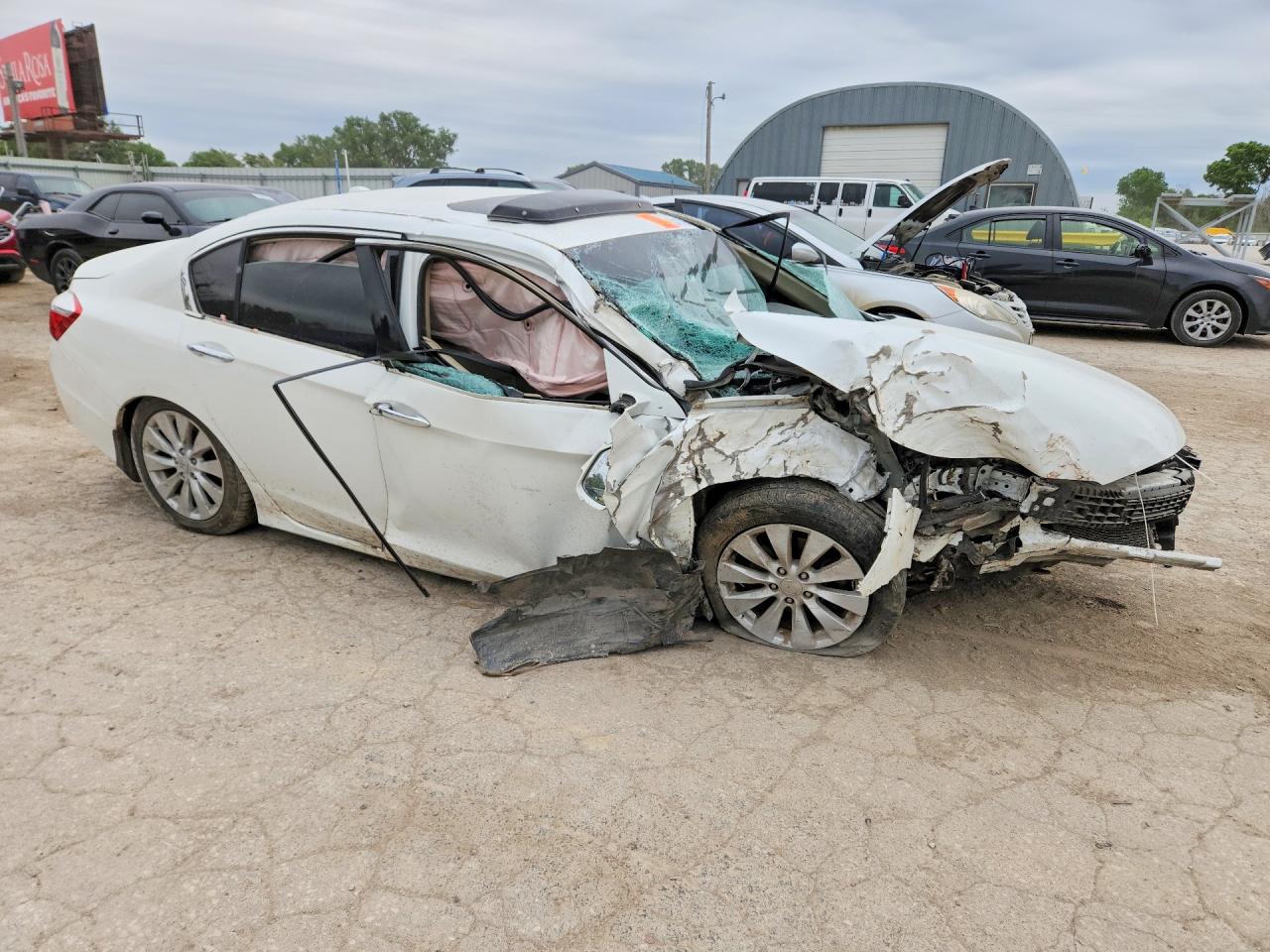 2013 Honda Accord Touring White vin: 1HGCR3F93DA040827