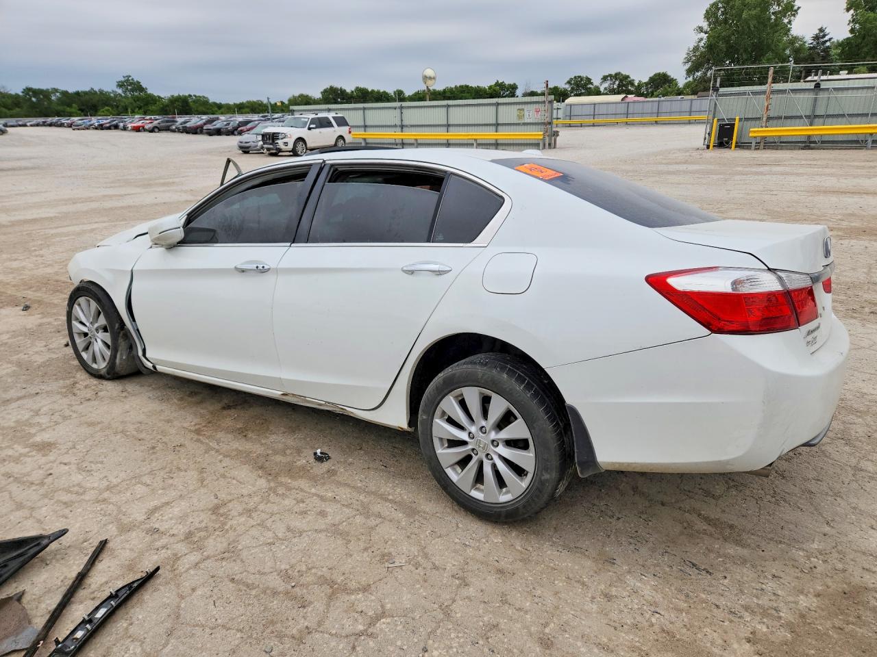 2013 Honda Accord Touring White vin: 1HGCR3F93DA040827