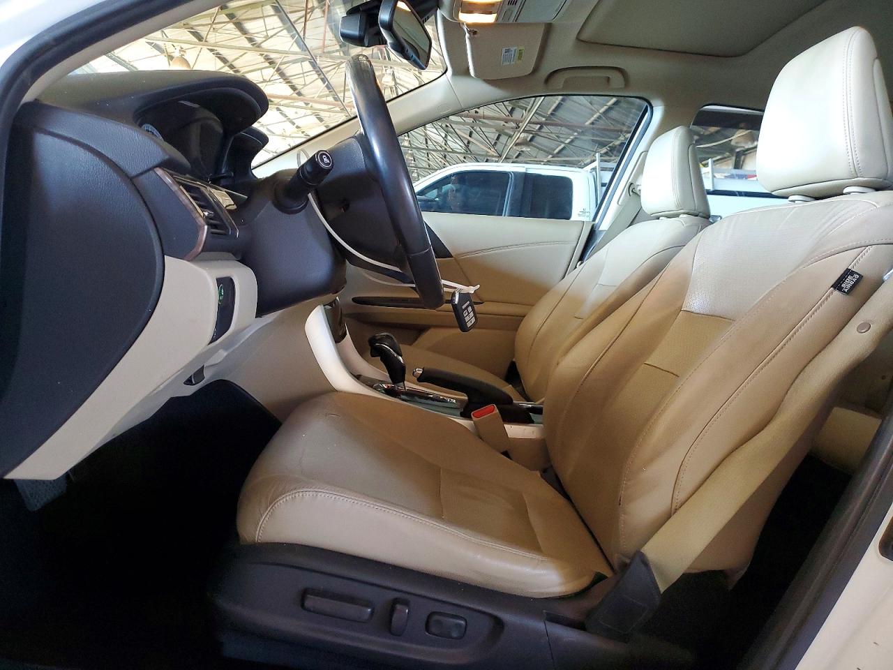 2016 Honda Accord Touring Белый vin: 1HGCR3F93GA021411