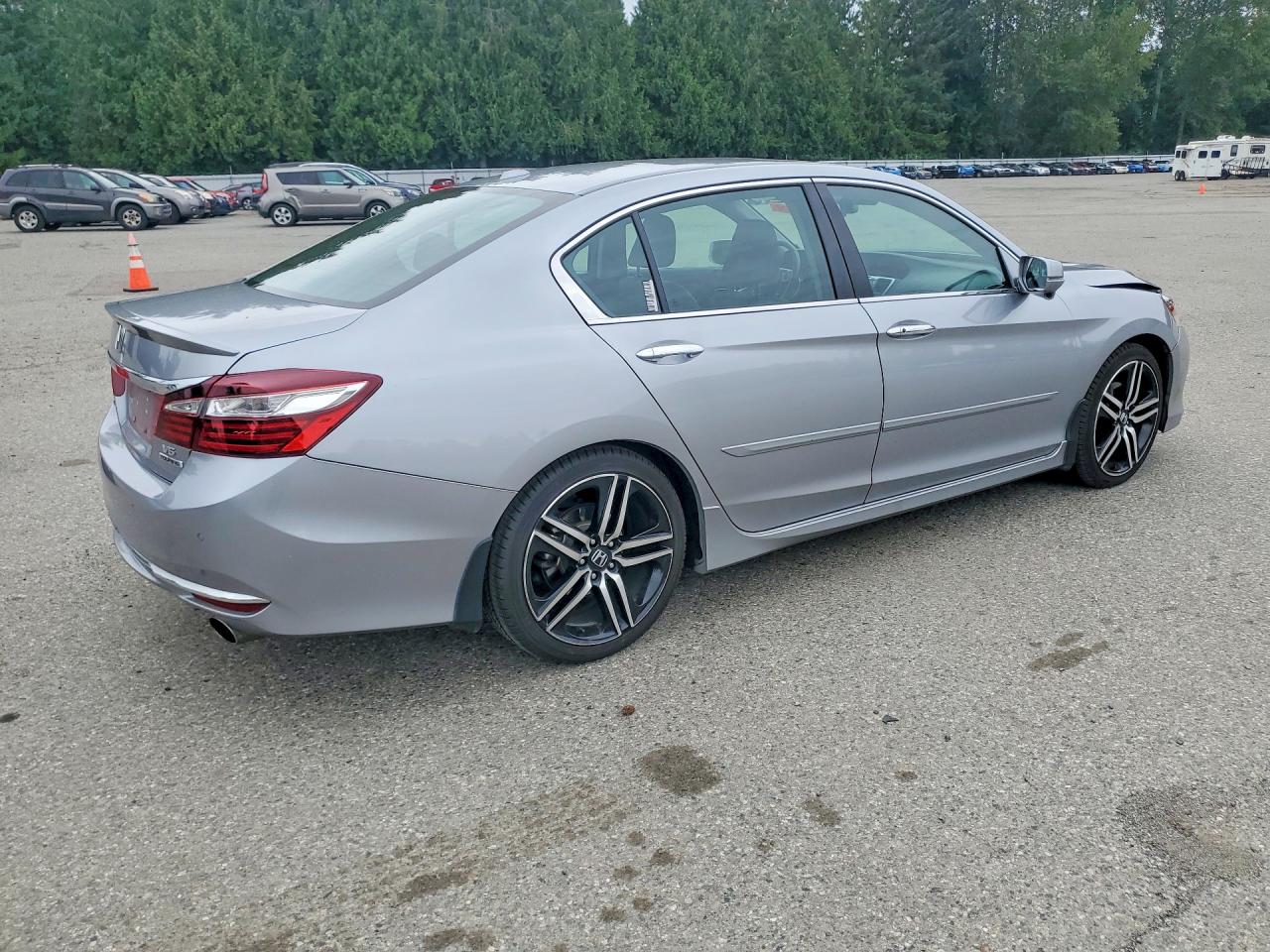 2017 Honda Accord Touring Серебряный vin: 1HGCR3F93HA039571