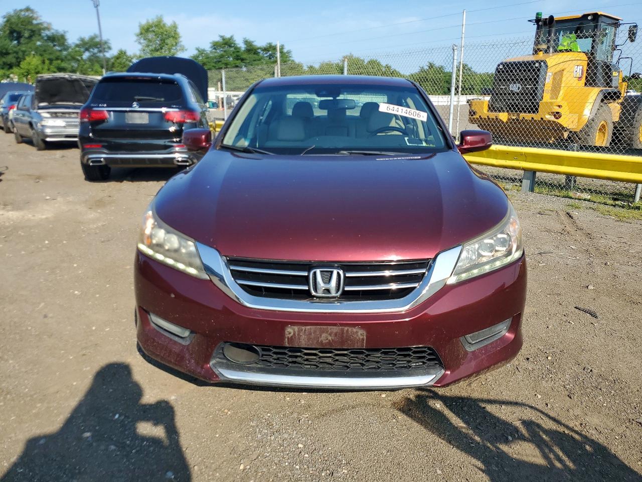 2013 Honda Accord Touring Burgundy vin: 1HGCR3F94DA038567