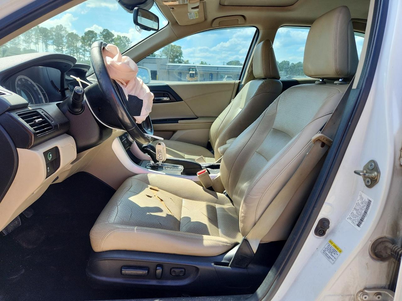 2015 Honda Accord Touring White vin: 1HGCR3F94FA000811