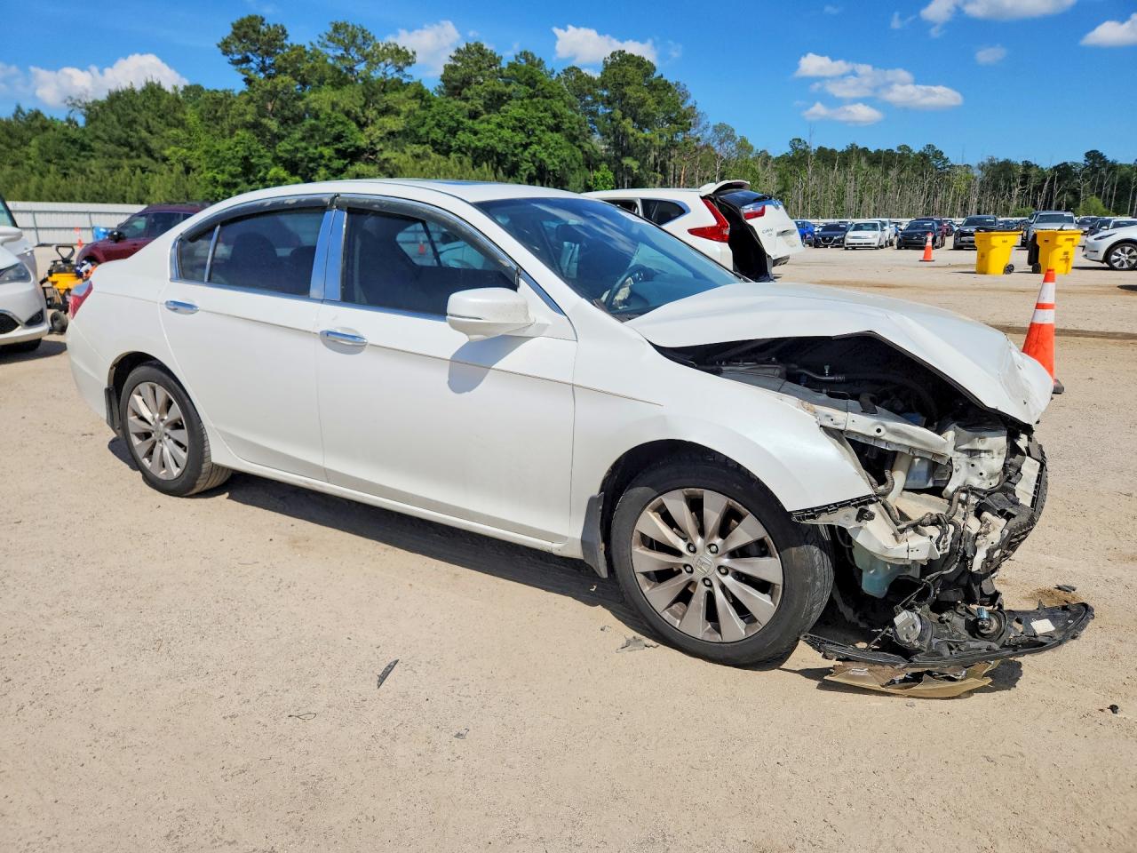 2015 Honda Accord Touring White vin: 1HGCR3F94FA000811