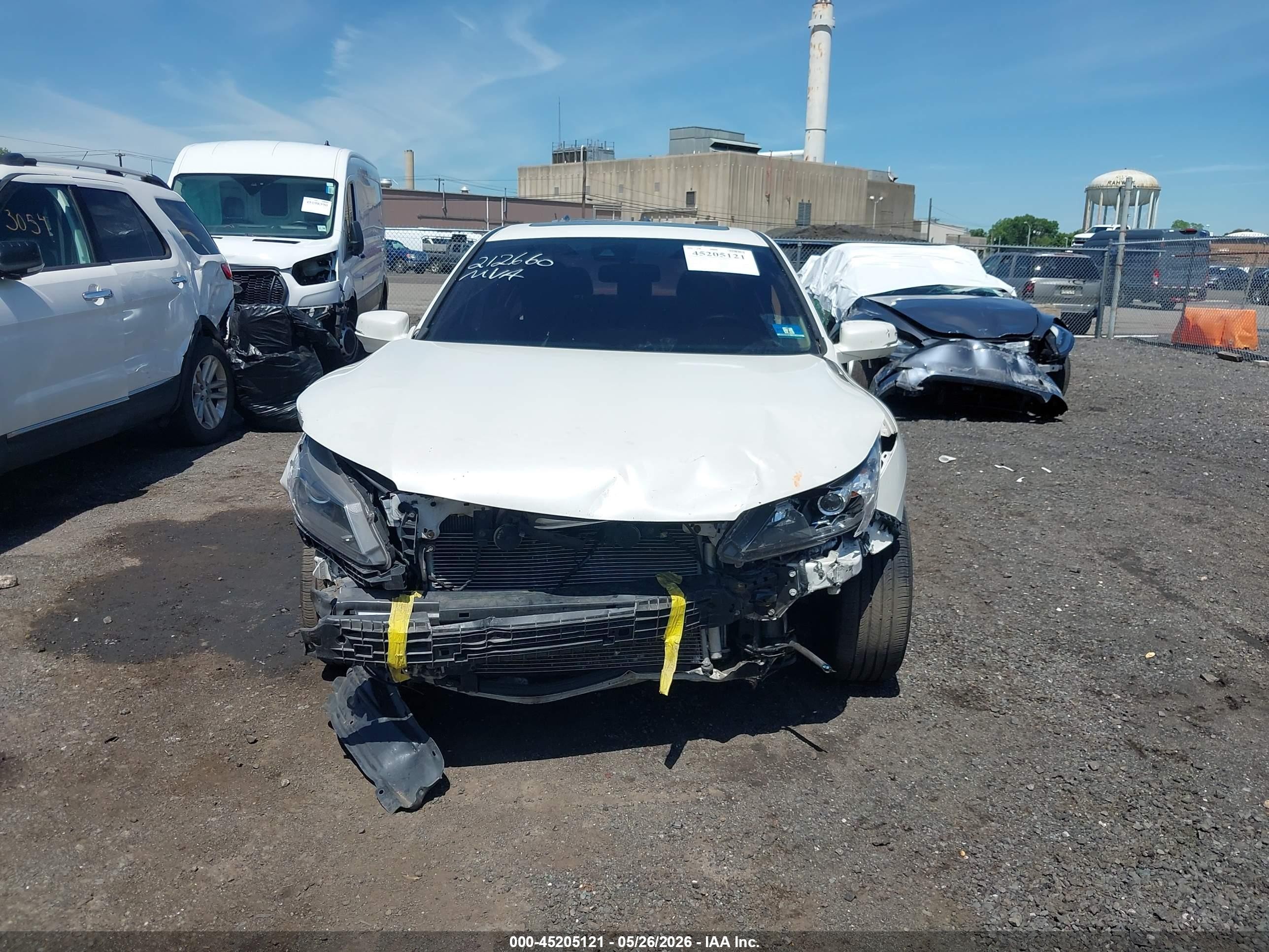 2015 Honda Accord Touring White vin: 1HGCR3F94FA016667