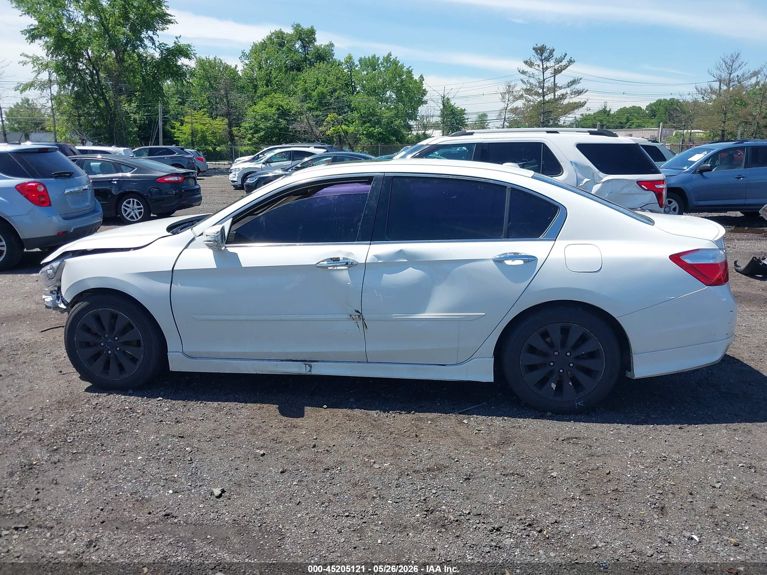 2015 Honda Accord Touring White vin: 1HGCR3F94FA016667