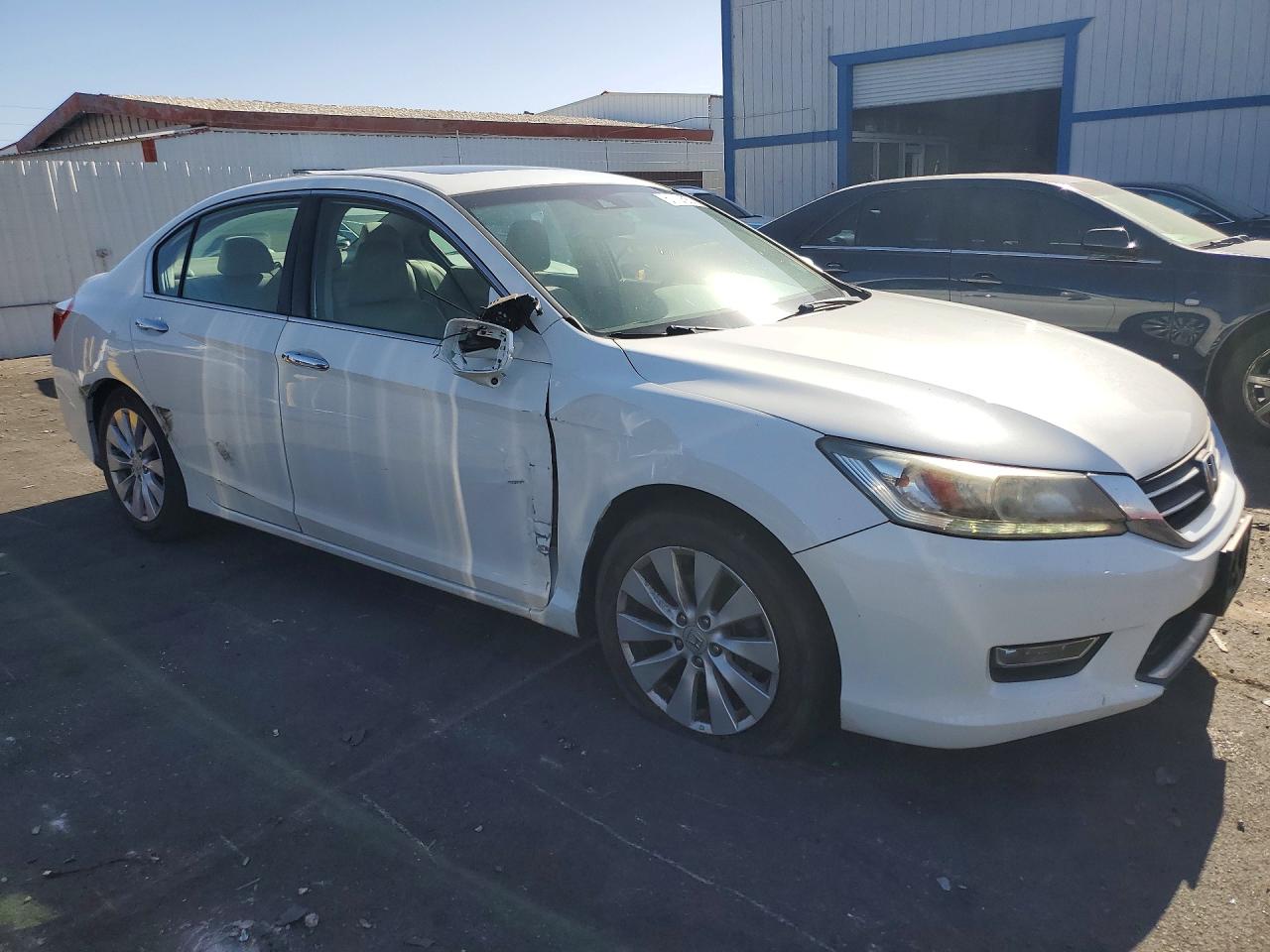 2013 Honda Accord Touring White vin: 1HGCR3F95DA010048