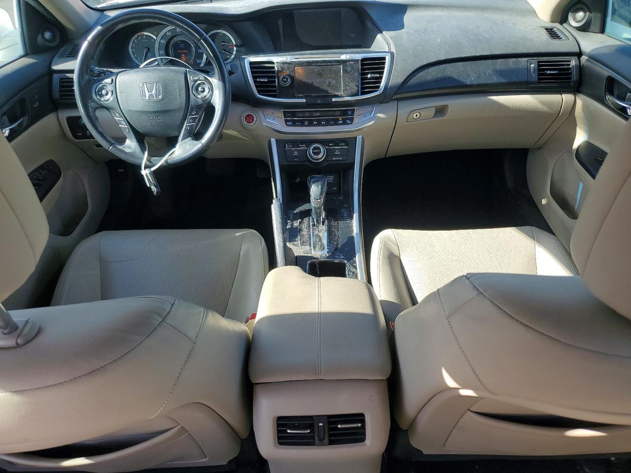 2013 Honda Accord Touring White vin: 1HGCR3F95DA010048