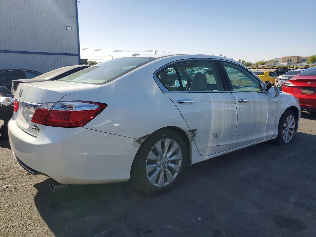 2013 Honda Accord Touring White vin: 1HGCR3F95DA010048