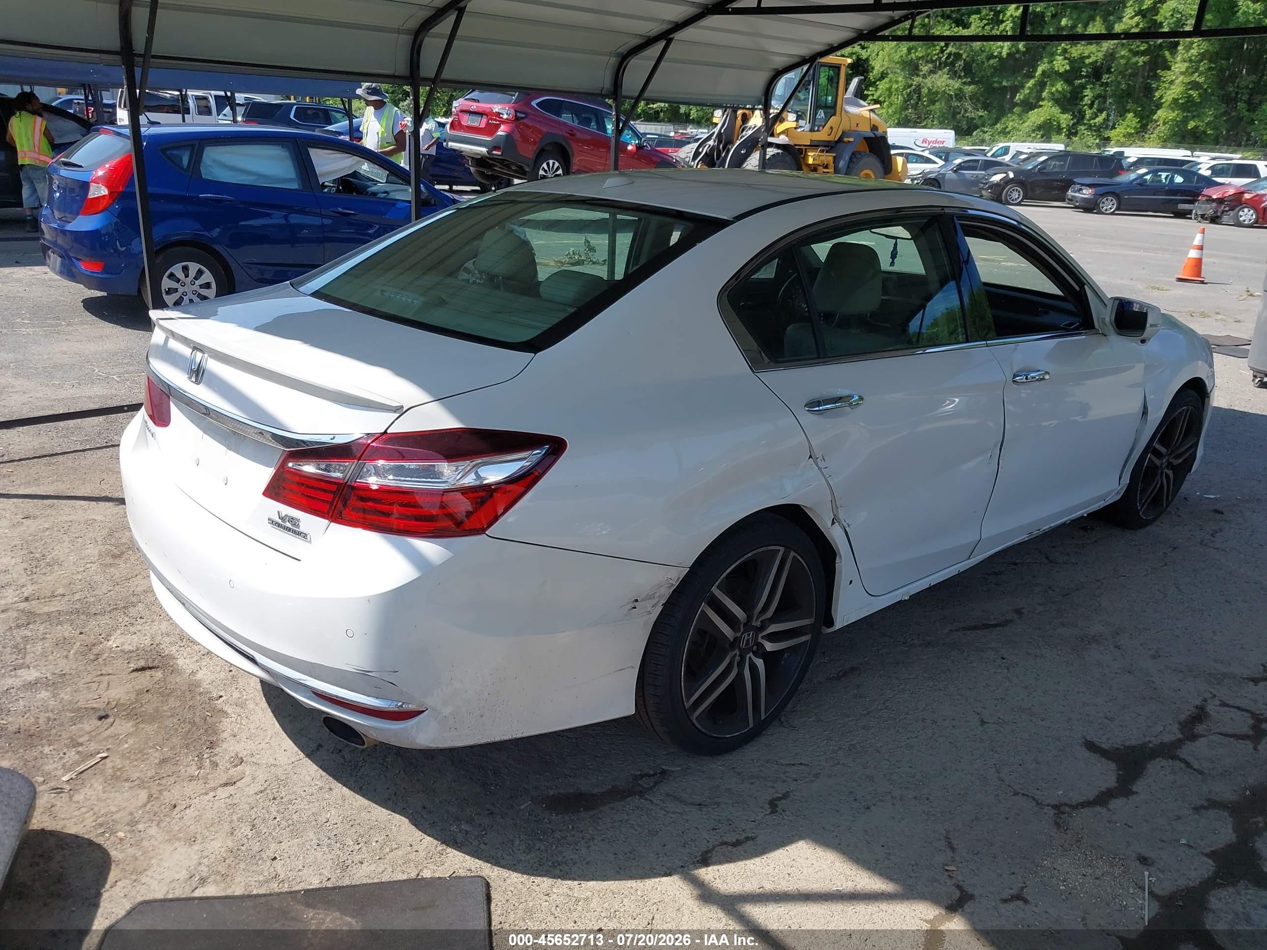 2016 Honda Accord Touring White vin: 1HGCR3F96GA026683
