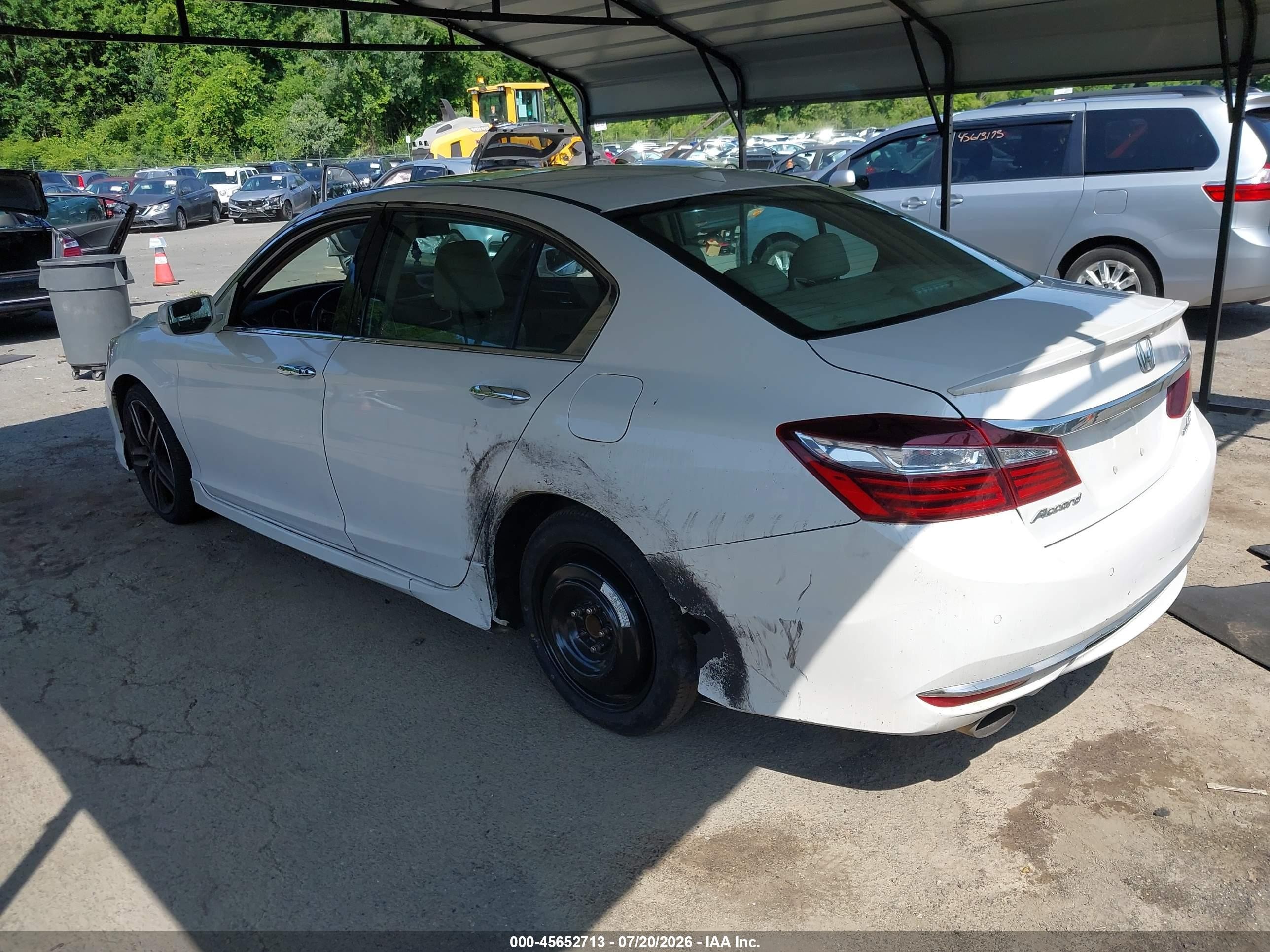 2016 Honda Accord Touring White vin: 1HGCR3F96GA026683