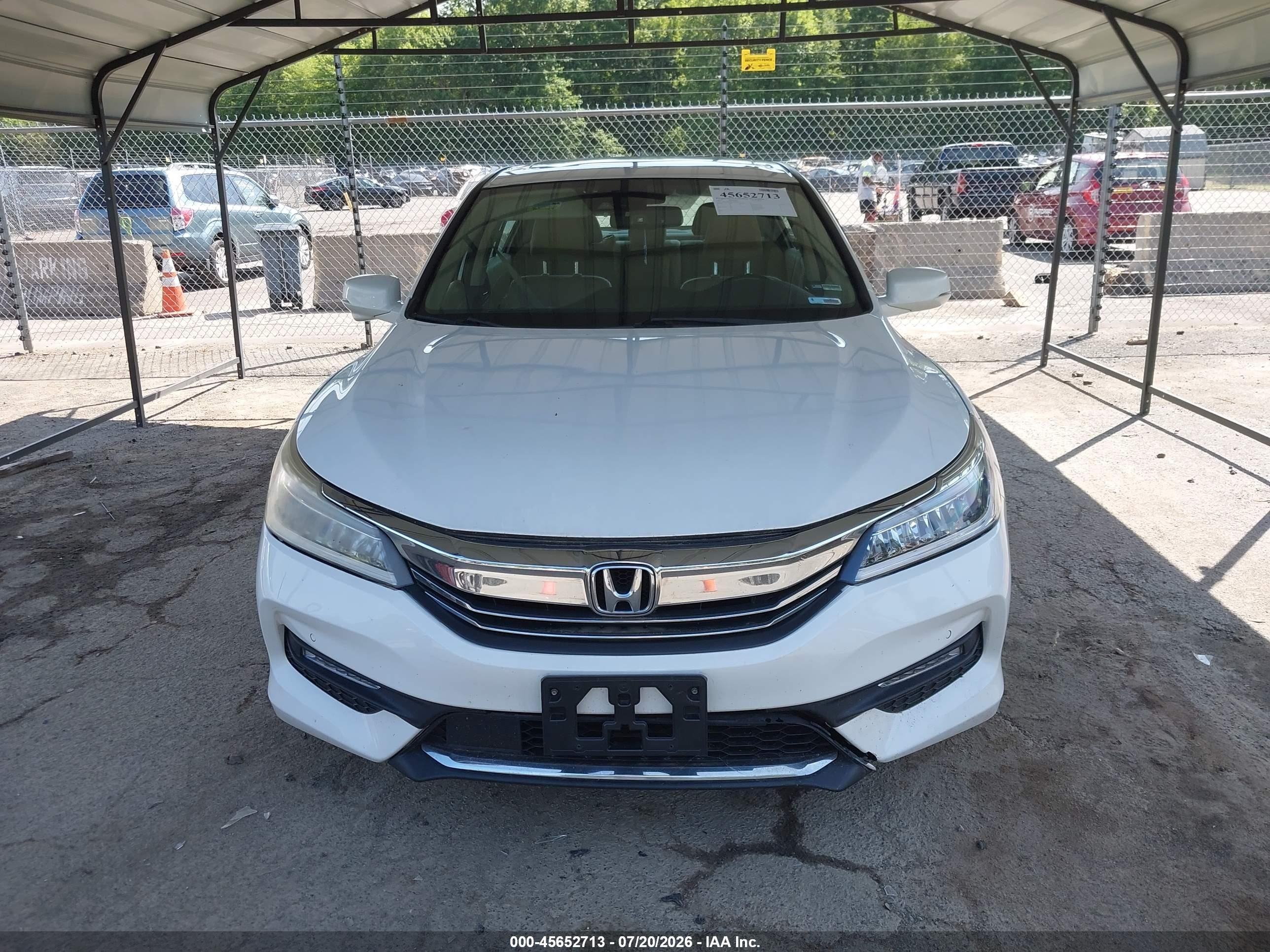 2016 Honda Accord Touring White vin: 1HGCR3F96GA026683