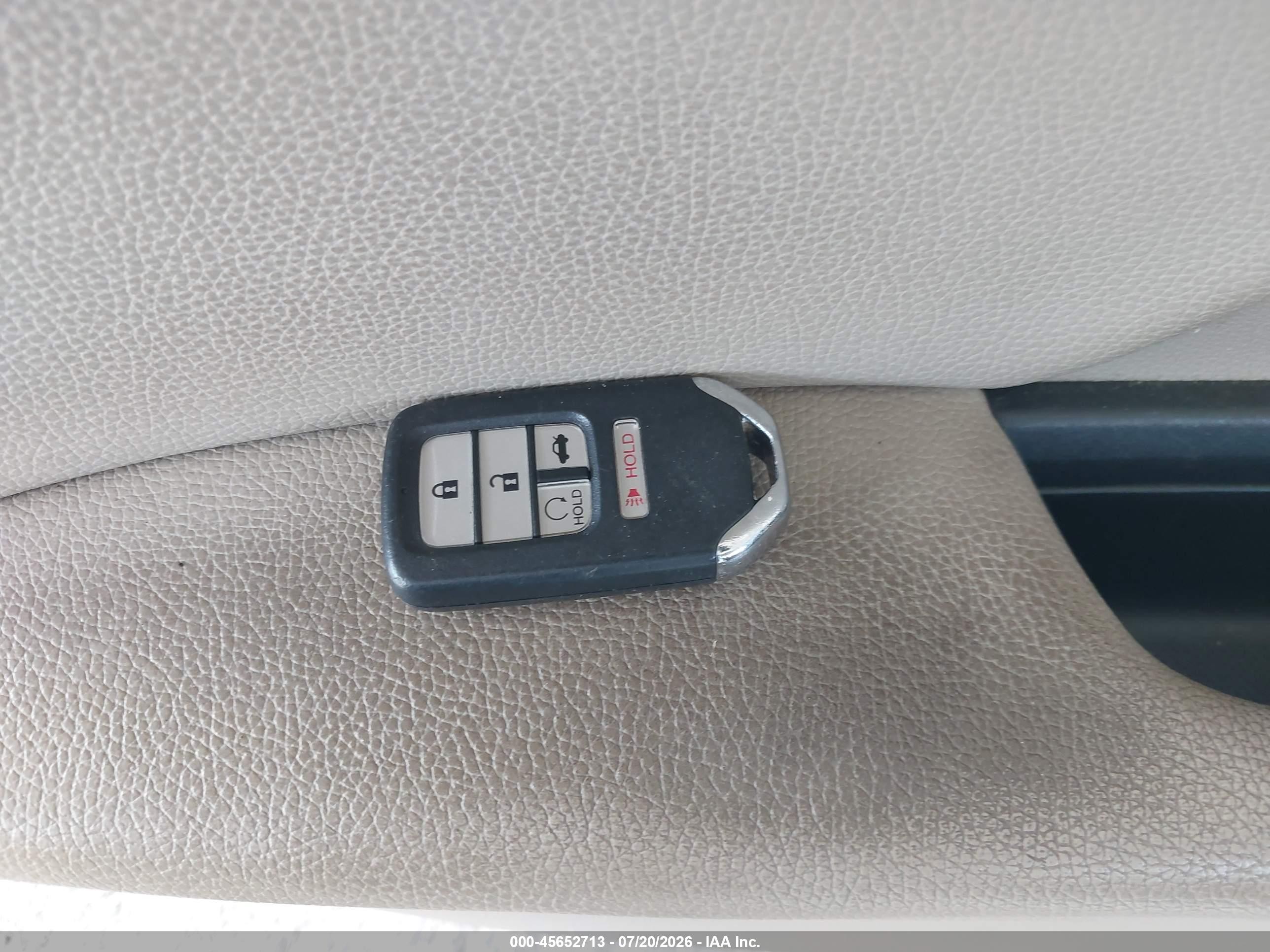 2016 Honda Accord Touring White vin: 1HGCR3F96GA026683