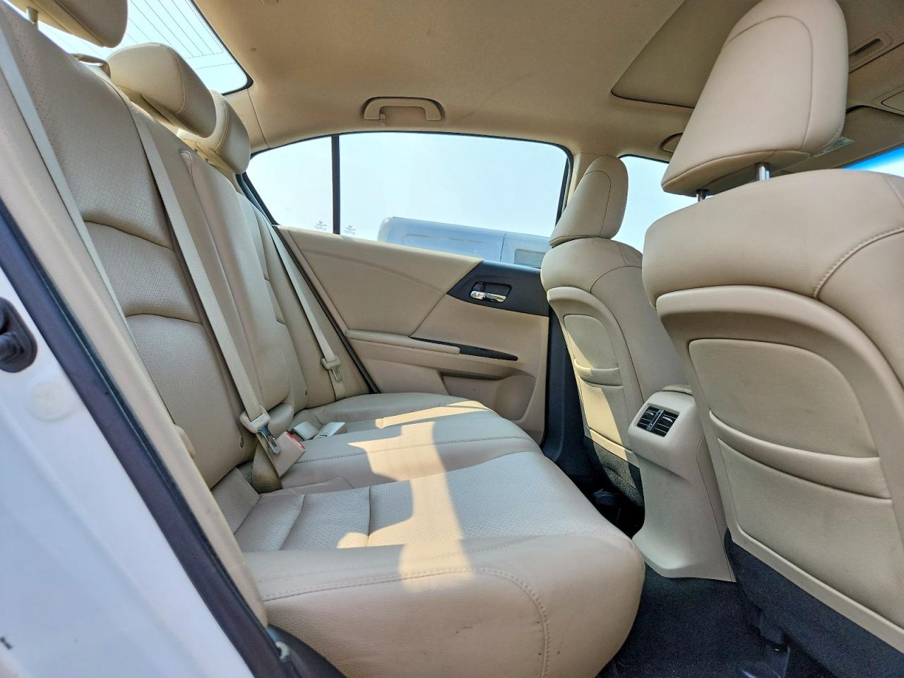 2013 Honda Accord Touring White vin: 1HGCR3F97DA030530
