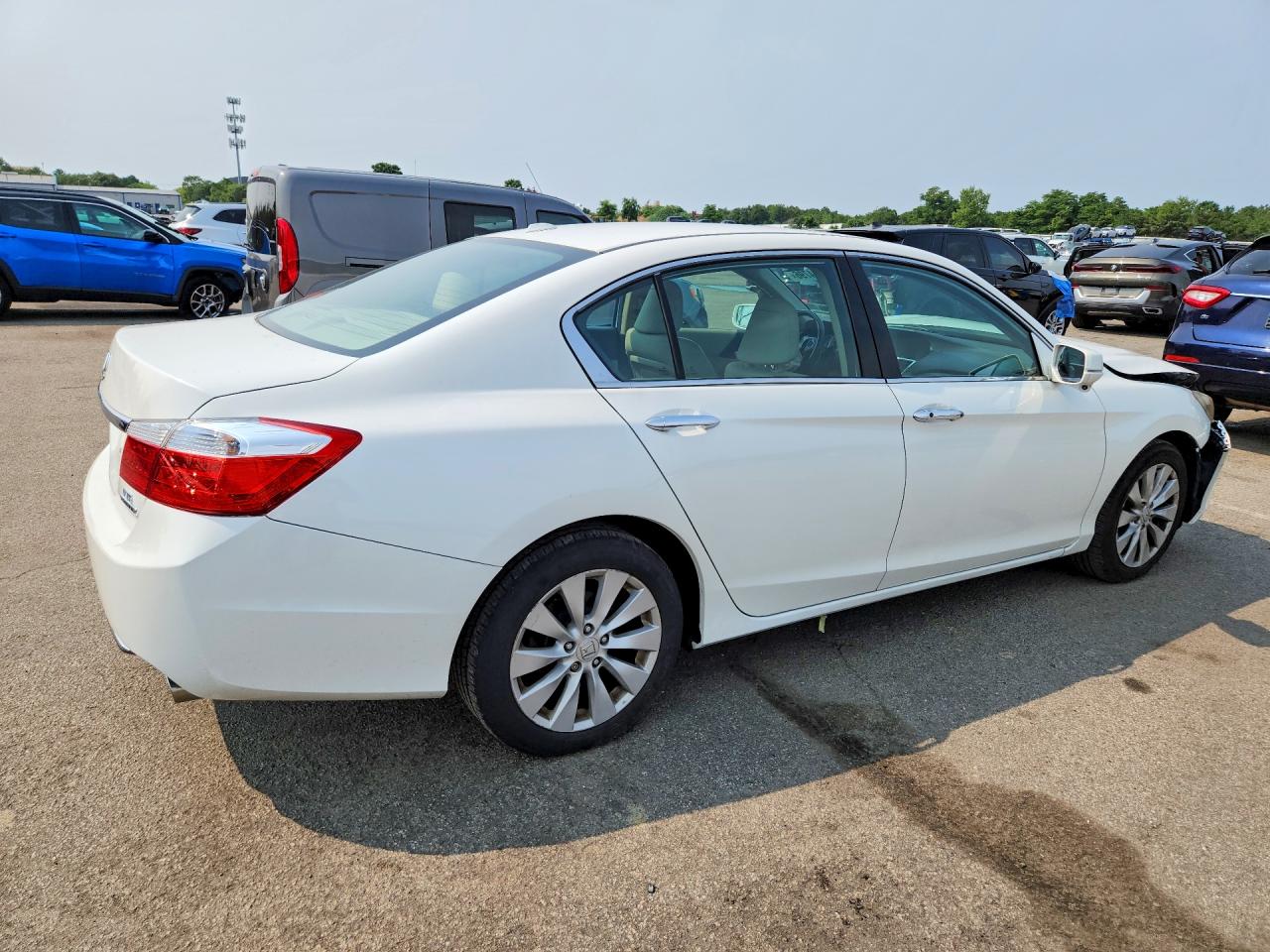 2013 Honda Accord Touring White vin: 1HGCR3F97DA030530