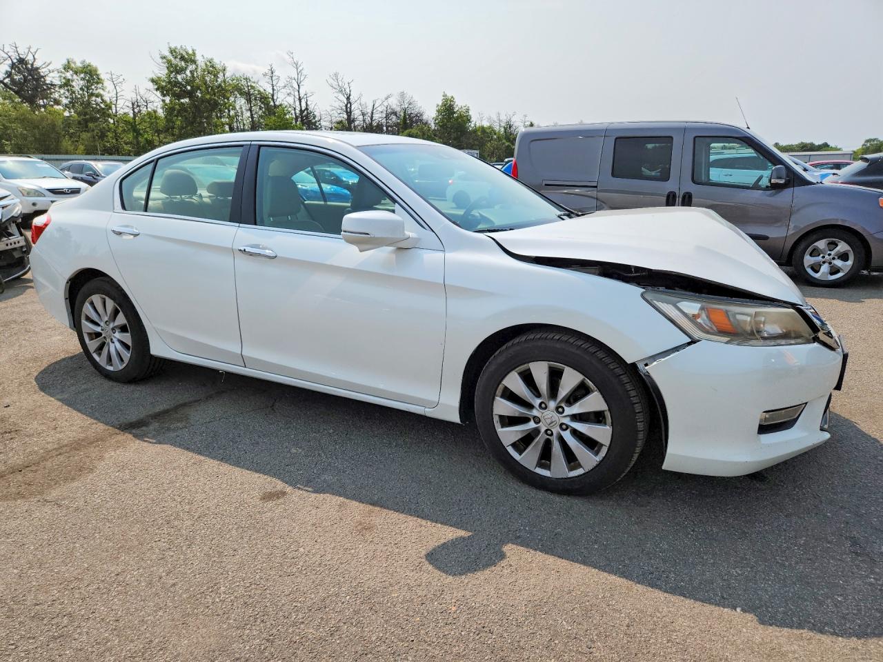 2013 Honda Accord Touring White vin: 1HGCR3F97DA030530