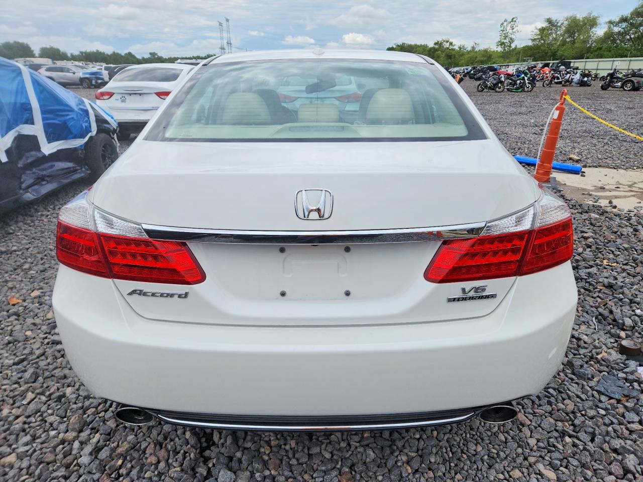 2015 Honda Accord Touring White vin: 1HGCR3F97FA011107