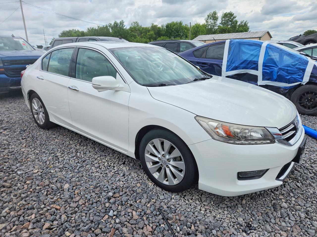 2015 Honda Accord Touring White vin: 1HGCR3F97FA011107
