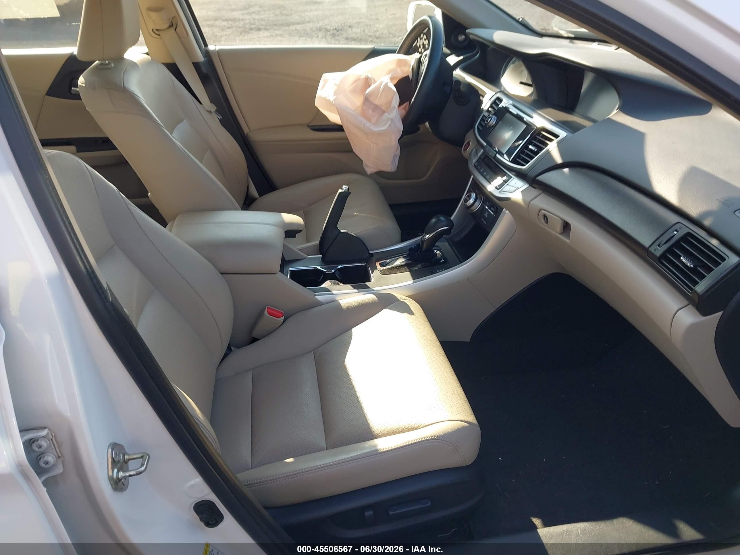2015 Honda Accord Touring White vin: 1HGCR3F97FA018509