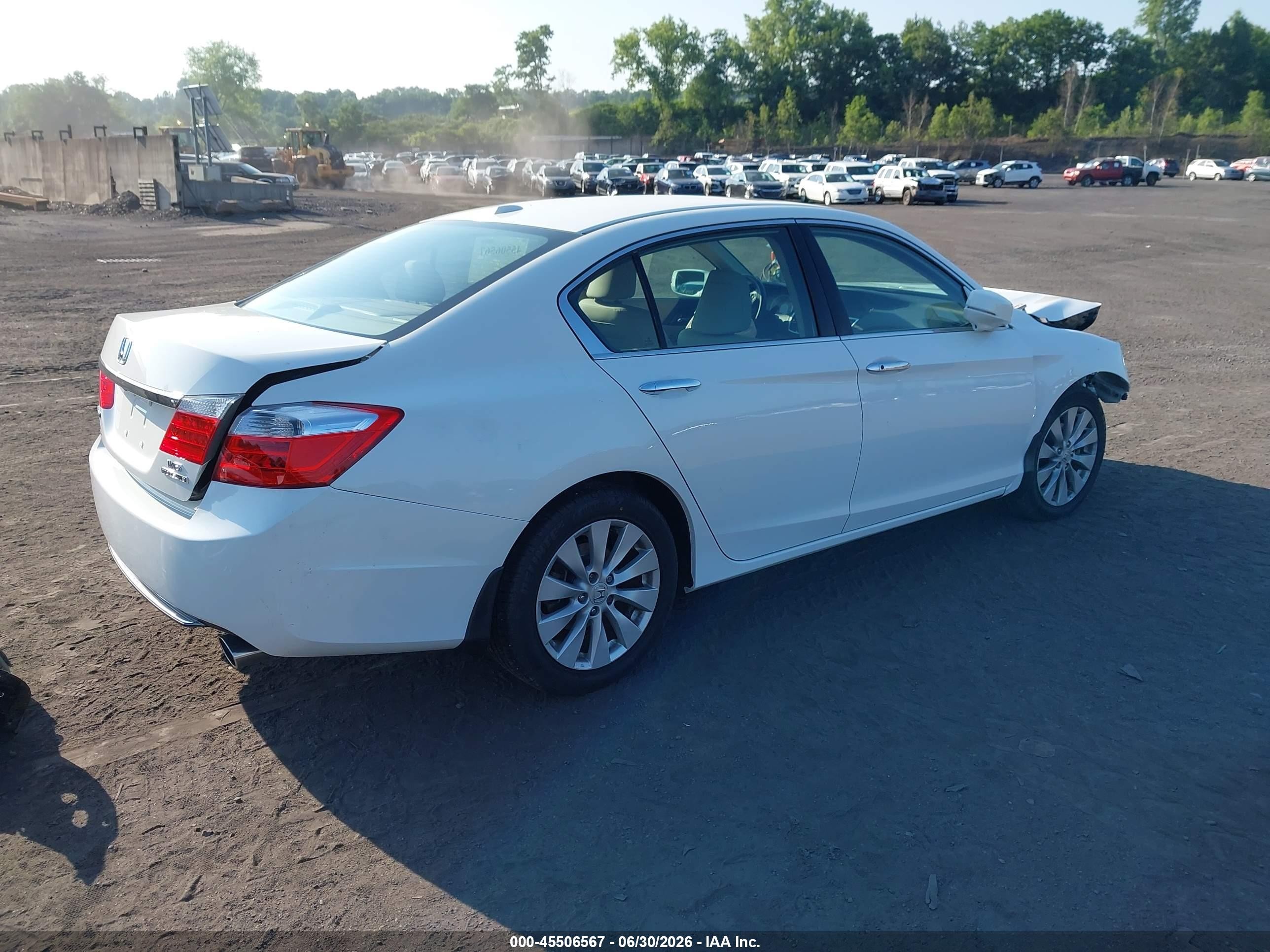 2015 Honda Accord Touring White vin: 1HGCR3F97FA018509