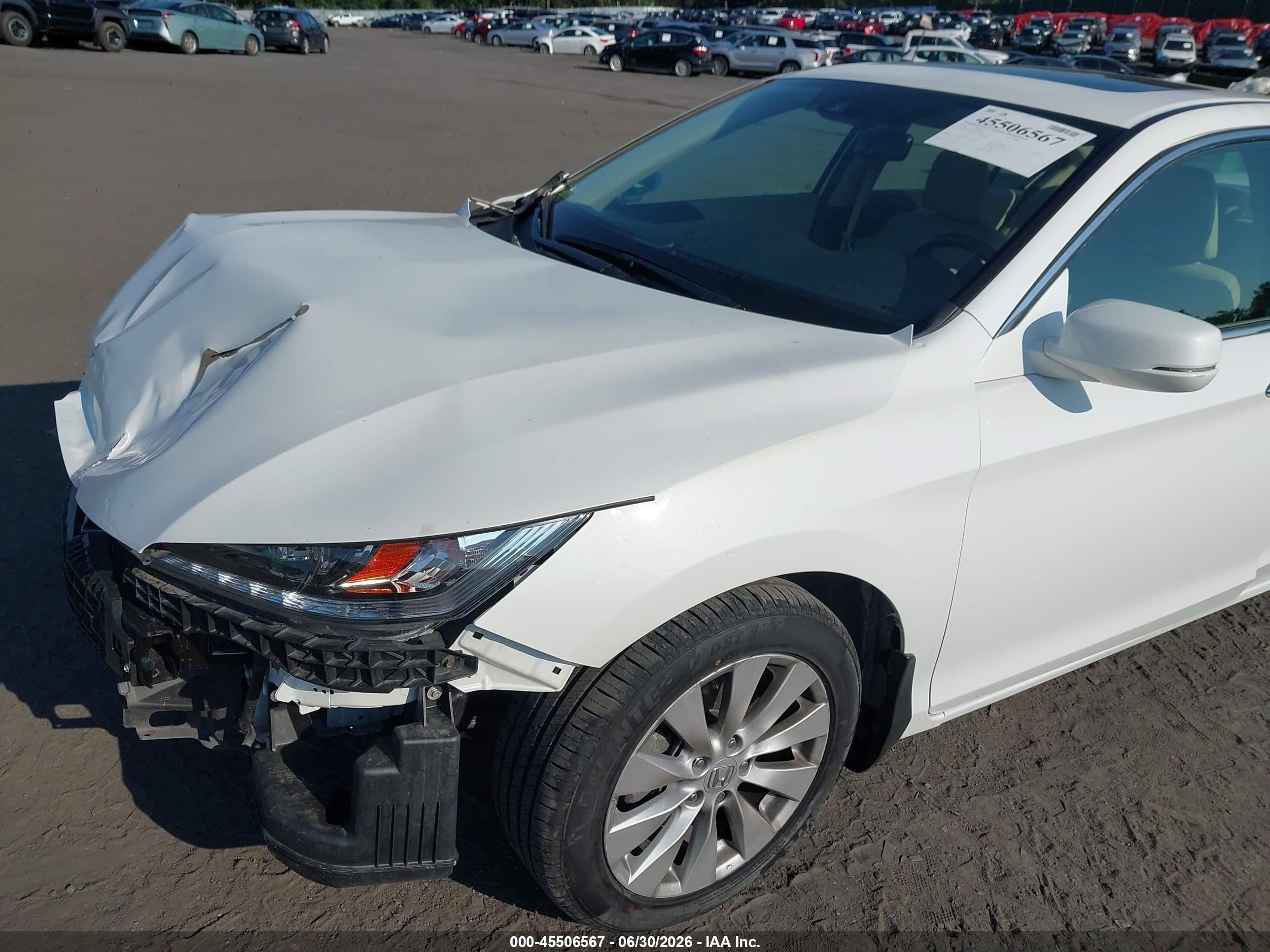 2015 Honda Accord Touring White vin: 1HGCR3F97FA018509