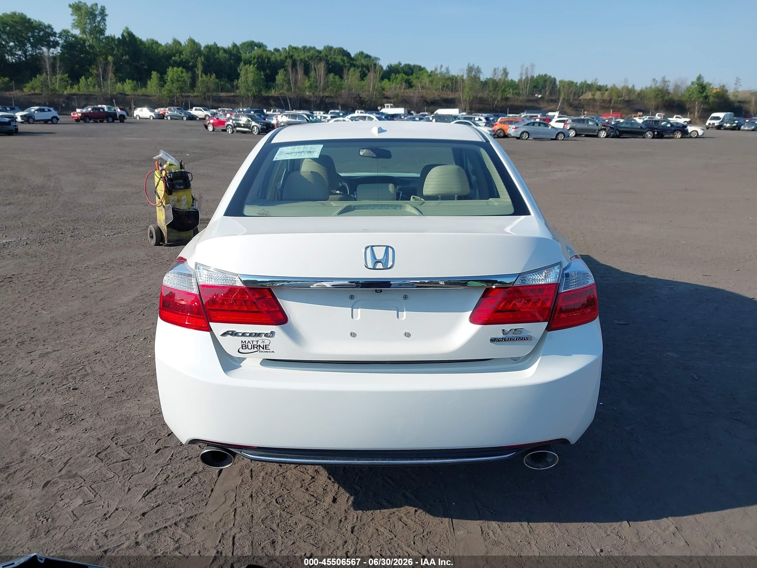 2015 Honda Accord Touring White vin: 1HGCR3F97FA018509