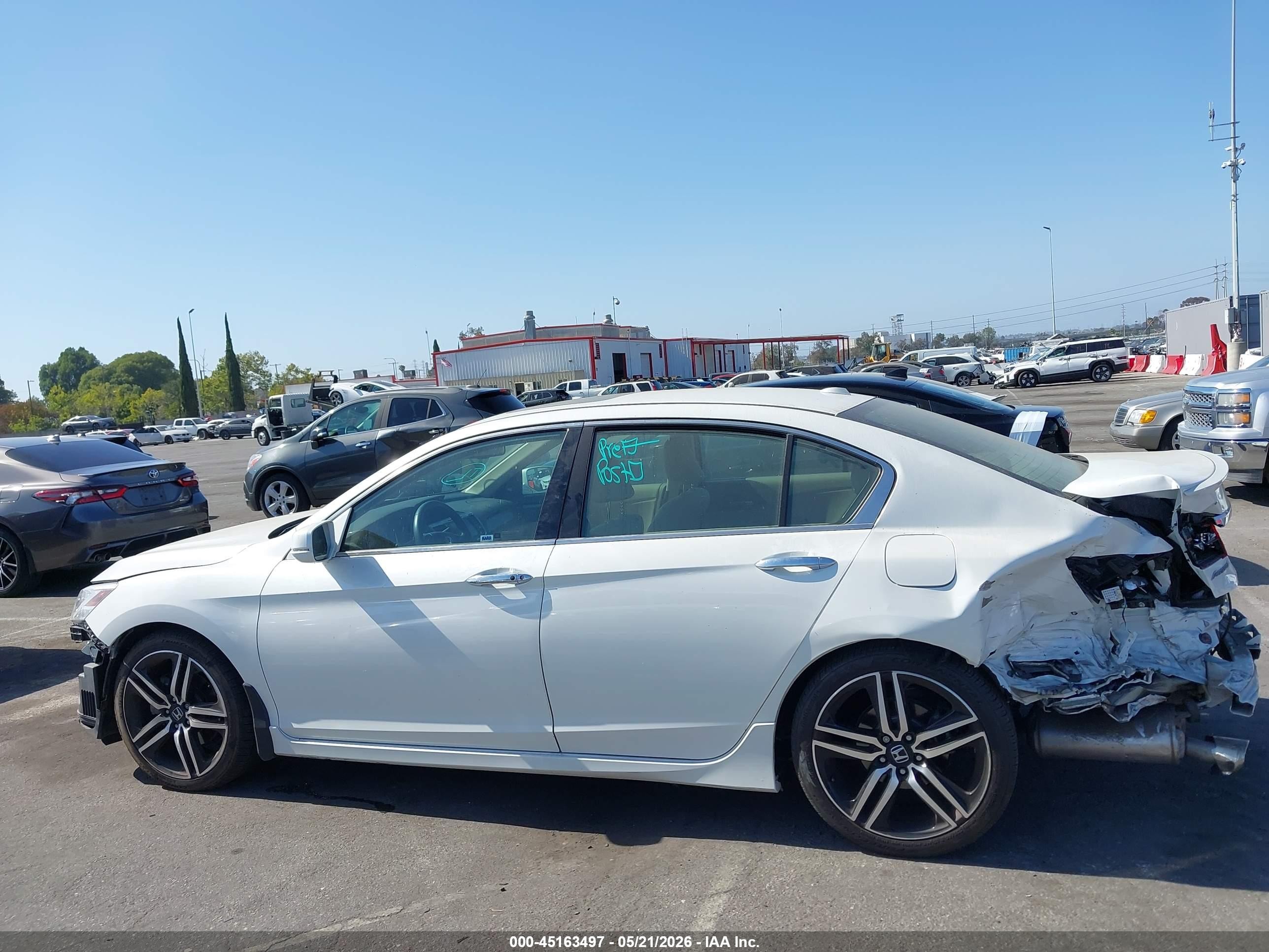2017 Honda Accord Touring V6 White vin: 1HGCR3F97HA016438