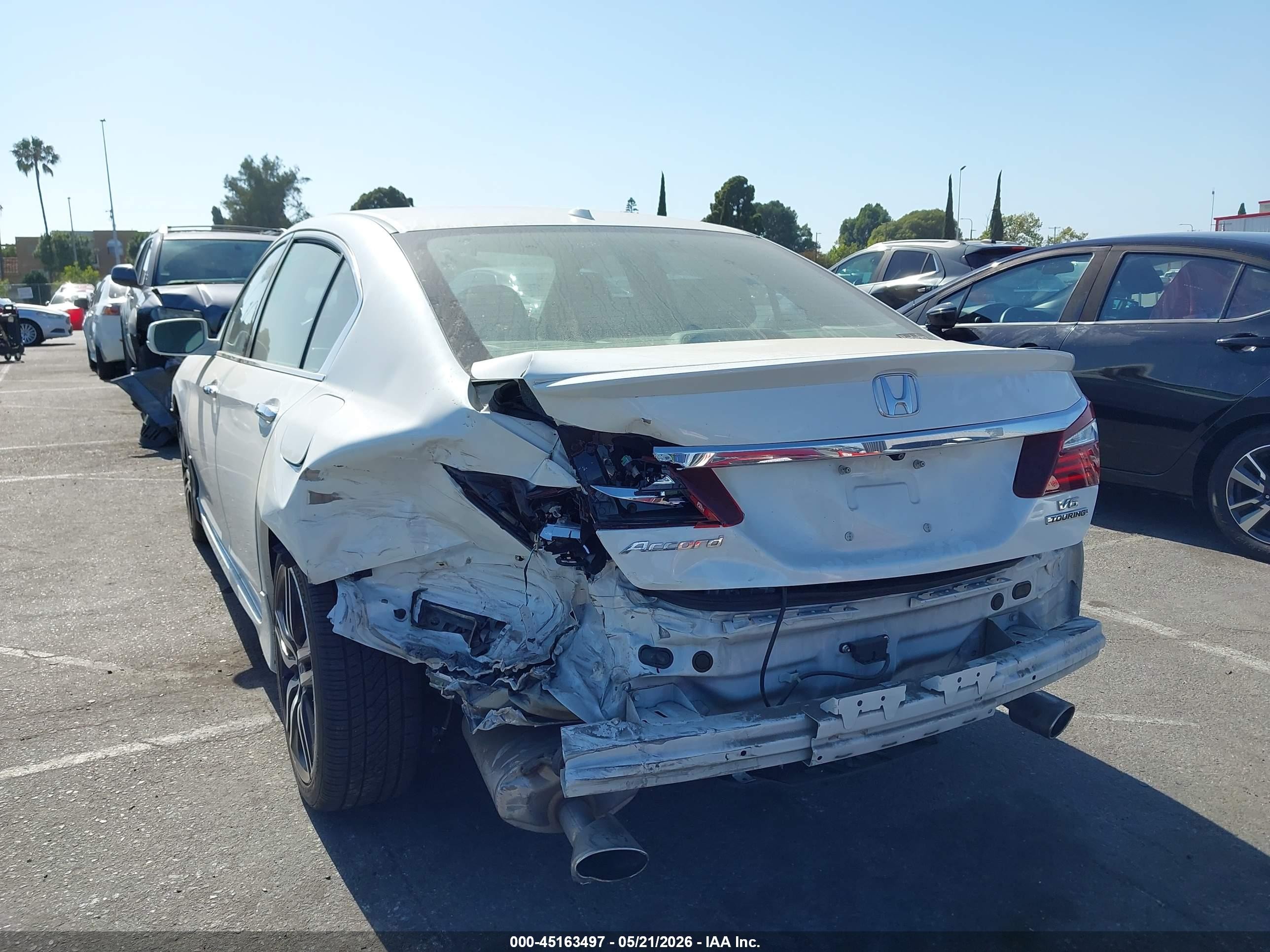 2017 Honda Accord Touring V6 White vin: 1HGCR3F97HA016438