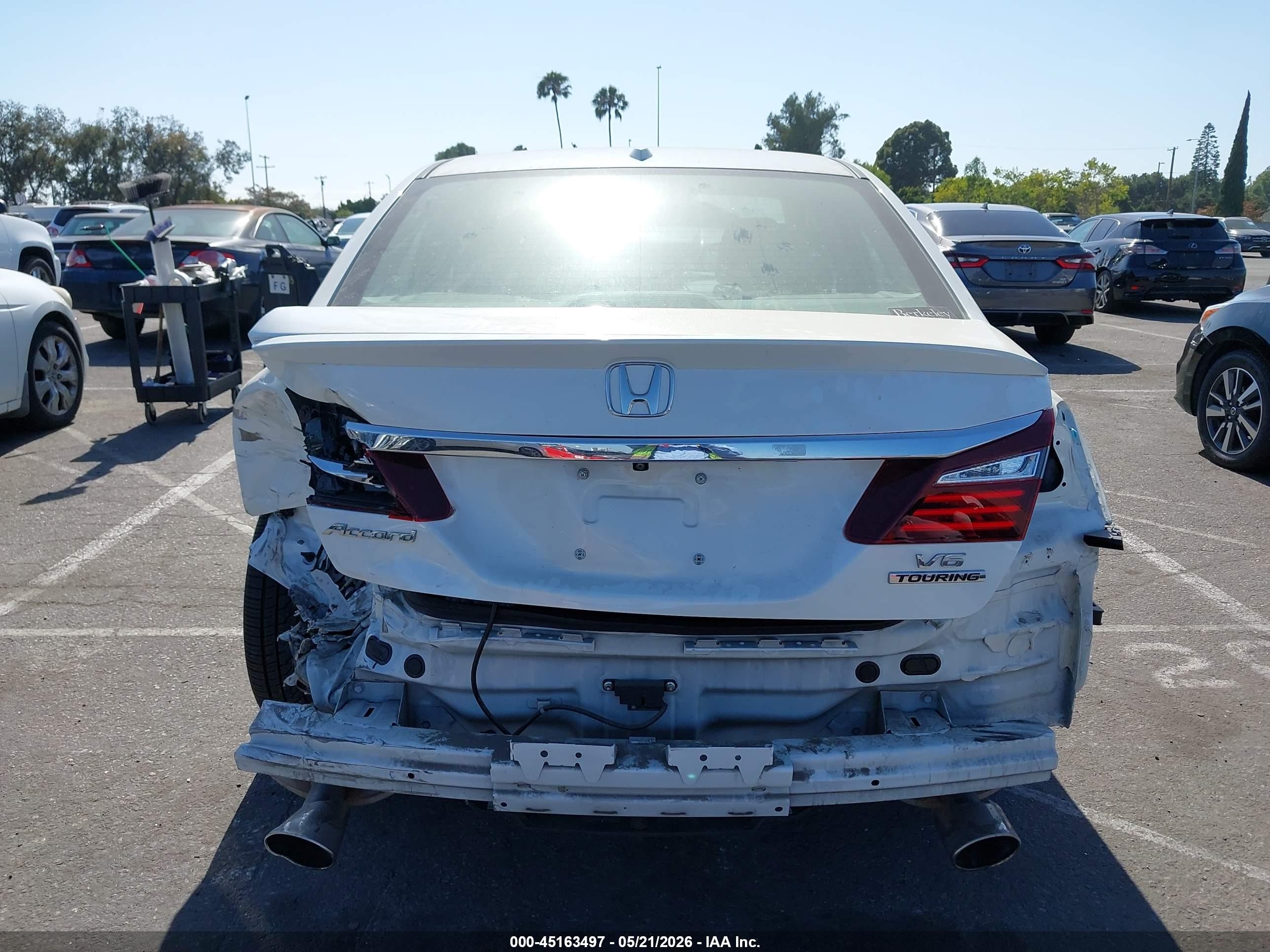 2017 Honda Accord Touring V6 White vin: 1HGCR3F97HA016438