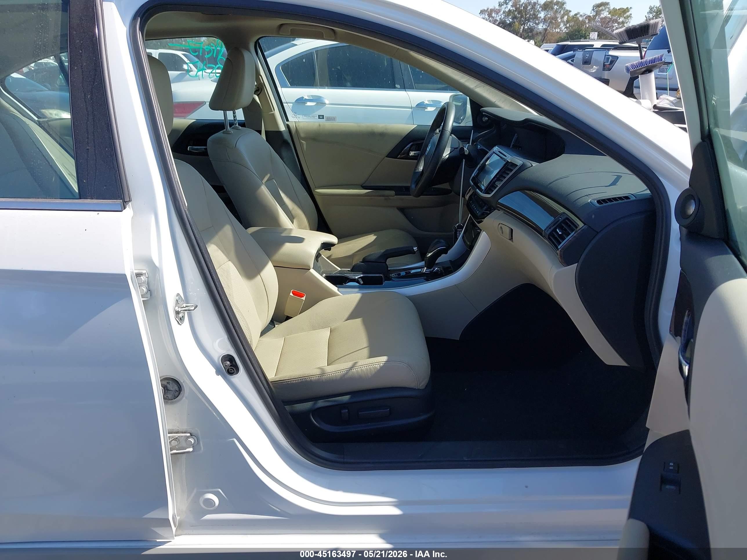 2017 Honda Accord Touring V6 White vin: 1HGCR3F97HA016438