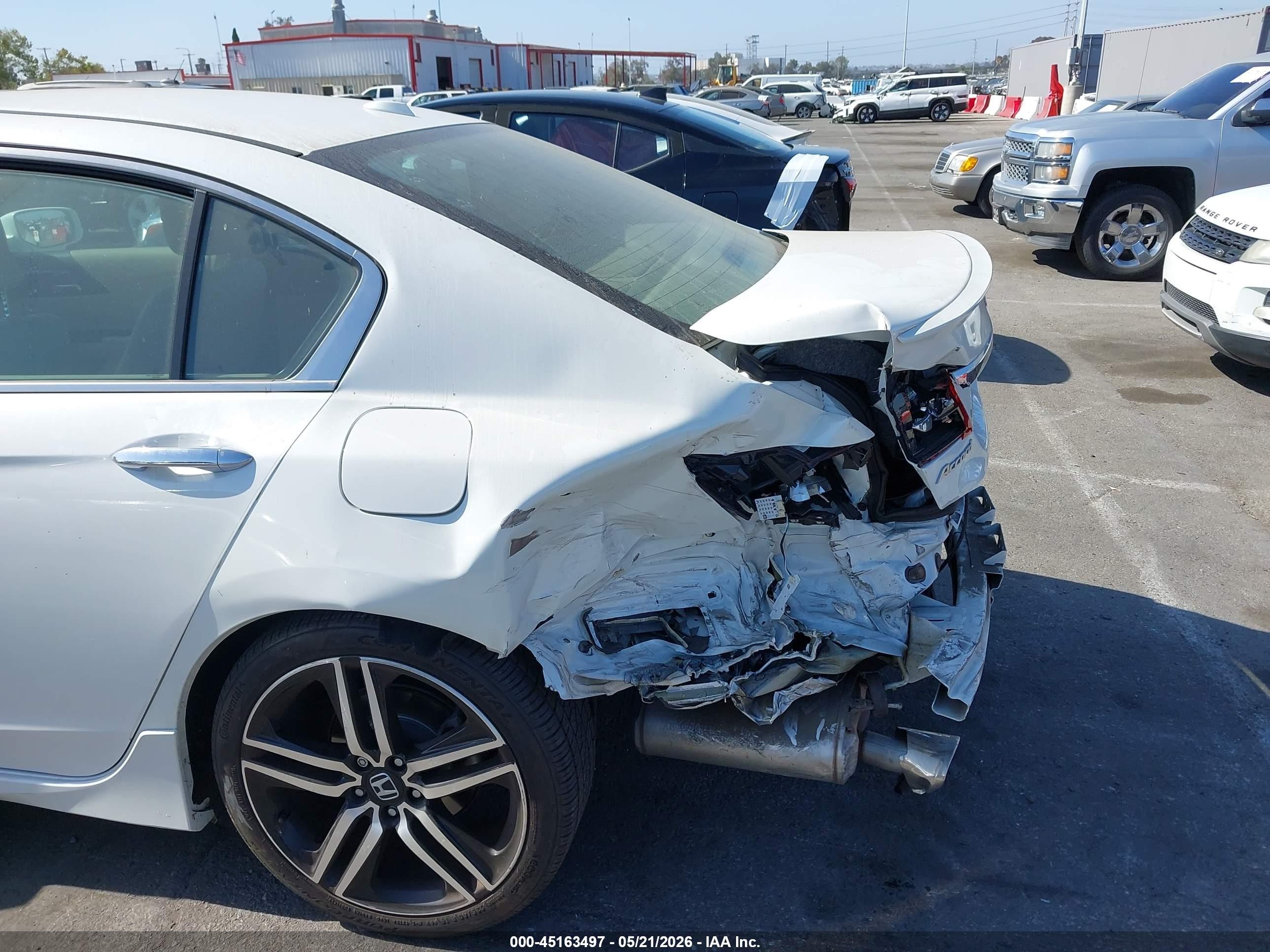 2017 Honda Accord Touring V6 White vin: 1HGCR3F97HA016438